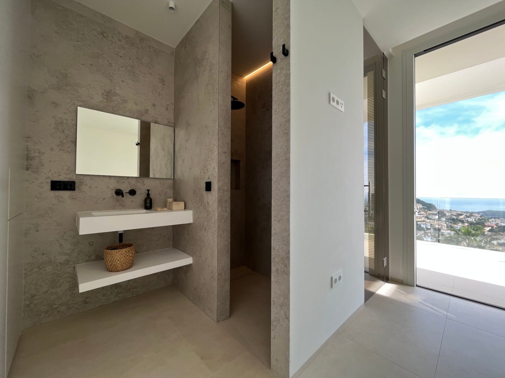 ESPECTACULAR VILLA CON TODO LOS LUJOS CONSTRUIDO Y VENDIDO POR GH COSTA BLANCA