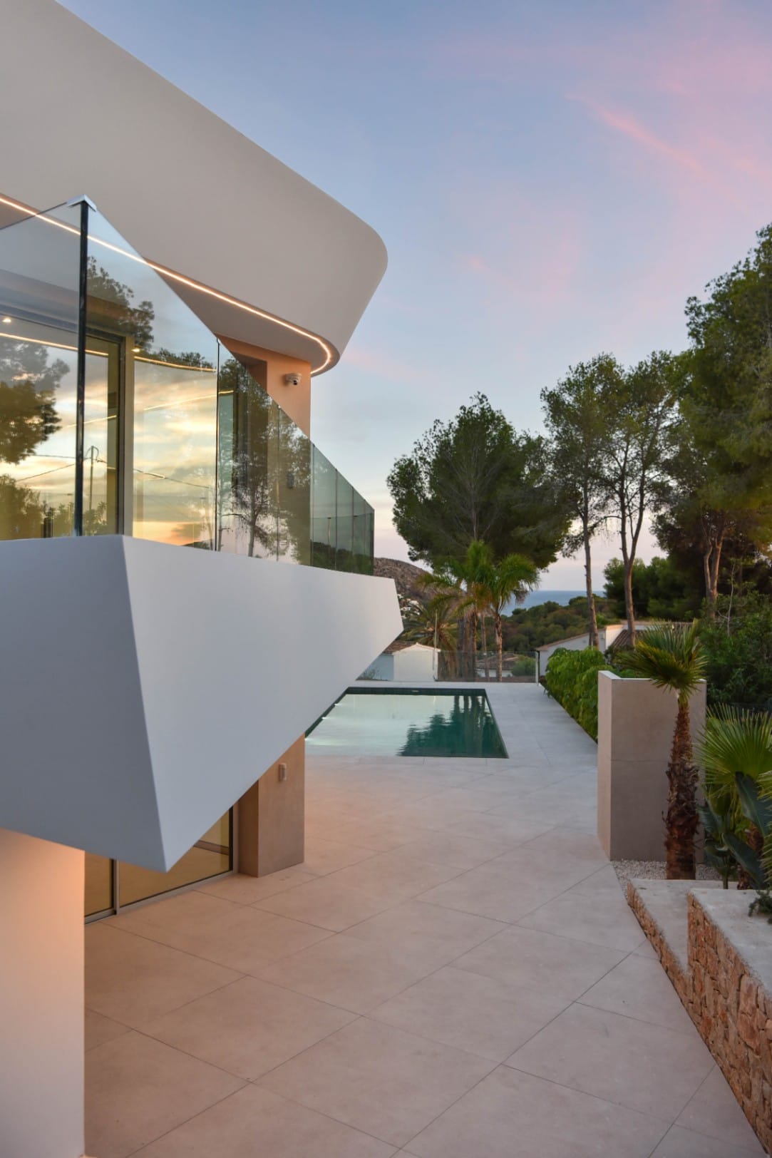 VILLA DE LUJO CON VISTAS AL MAR A POCOS MINUTOS DE LA PLAYA EL PORTET EN MORAIRA.