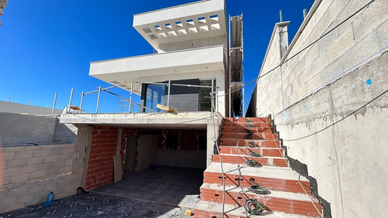Se vende villa de lujo con vistas al mar en complejo de 12 villas independientes en Finestrat