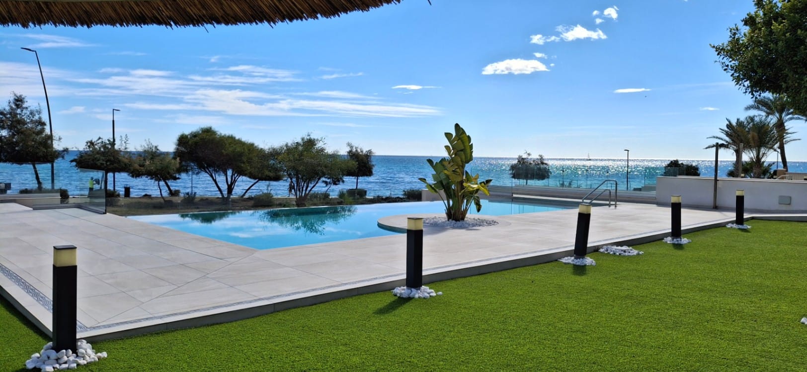 APARTAMENTO DE LUJO EN PRIMERA LÍNEA DE MAR EN VILLAJOYOSA – ALICANTE
