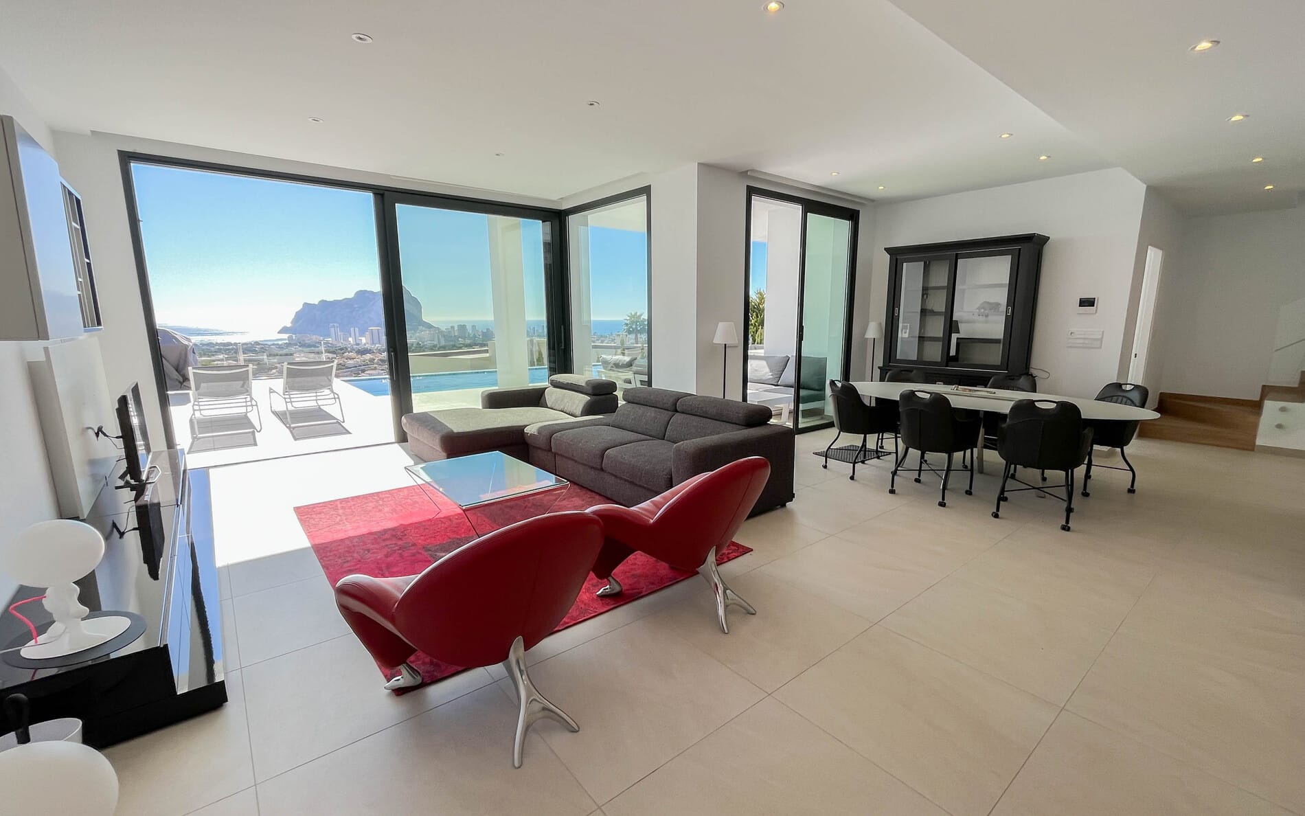 VILLA DE ESTILO MODERNO MEDITERRANEO CON VISTAS AL MAR EN CALPE | Construido y Vendido por GH Costa Blanca Real Estate