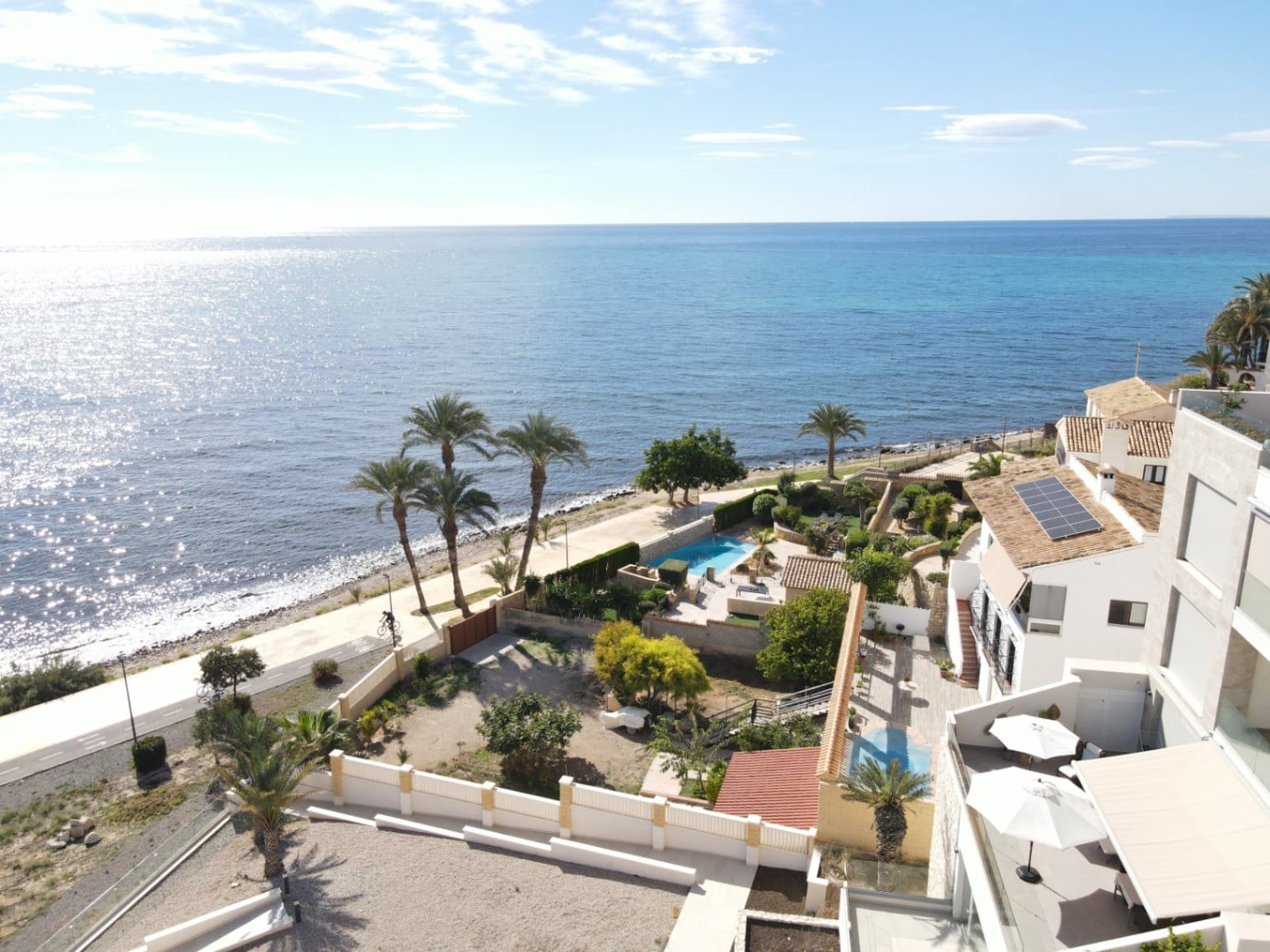 APARTAMENTO DE LUJO EN PRIMERA LÍNEA DE MAR EN VILLAJOYOSA – ALICANTE