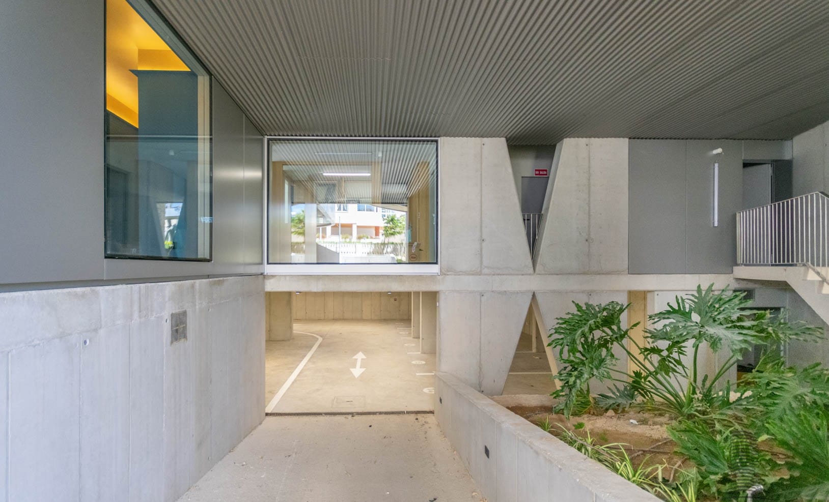 Apartamentos de lujo en primera línea de mar. Grandes espacios interiores.