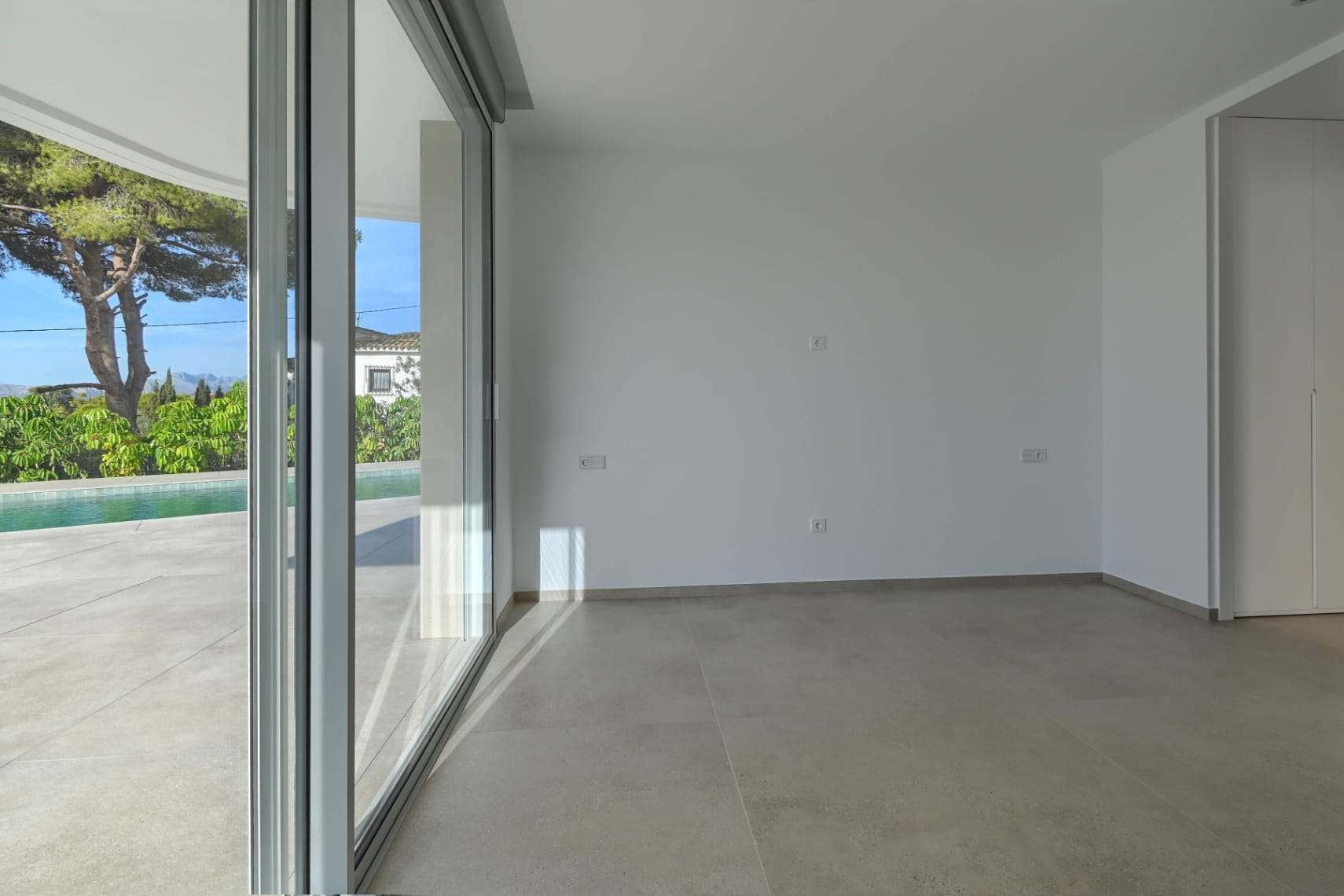 VILLA DE LUJO CON VISTAS AL MAR A POCOS MINUTOS DE LA PLAYA EL PORTET EN MORAIRA.