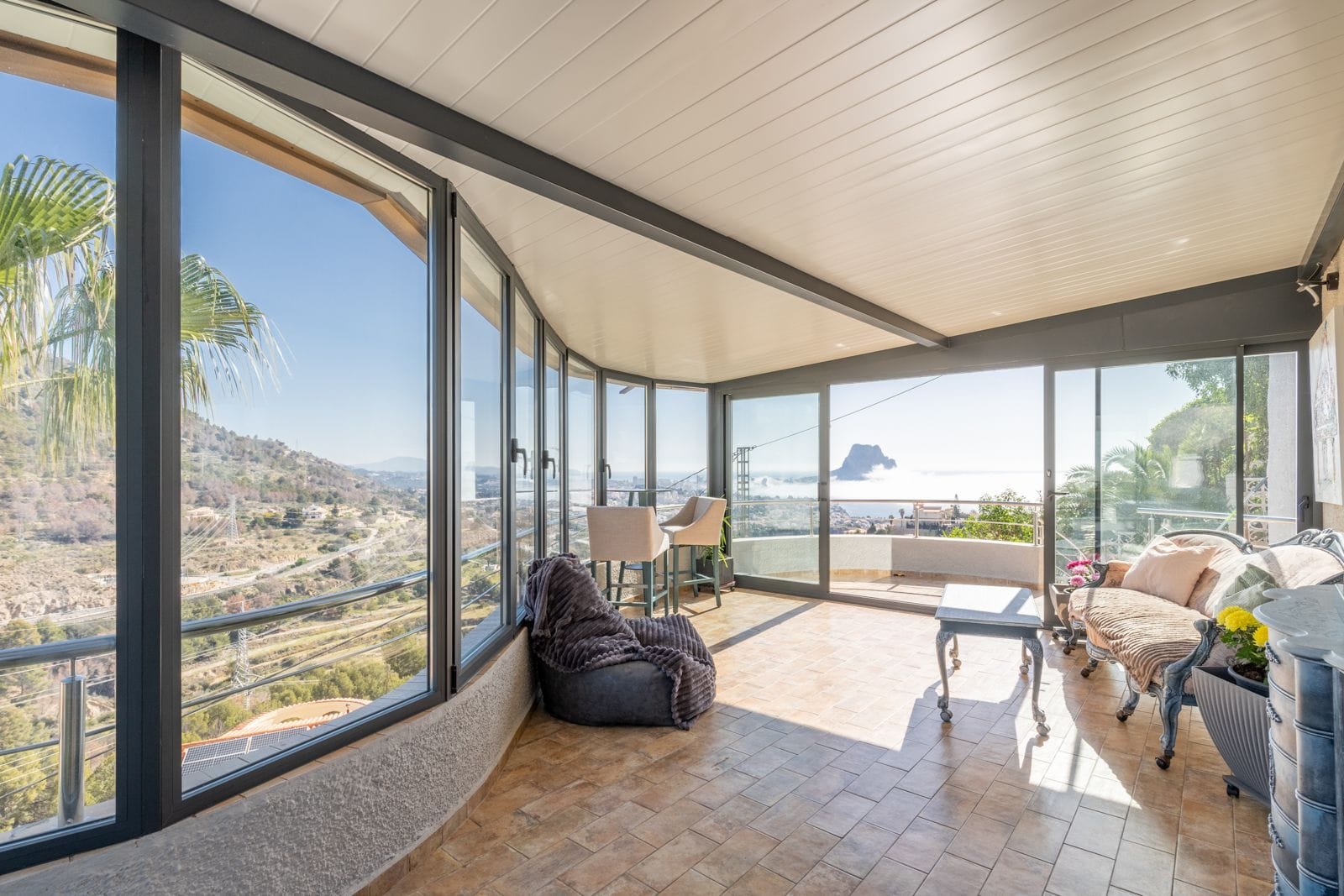 Villa moderna con vistas al mar a la venta en Calpe