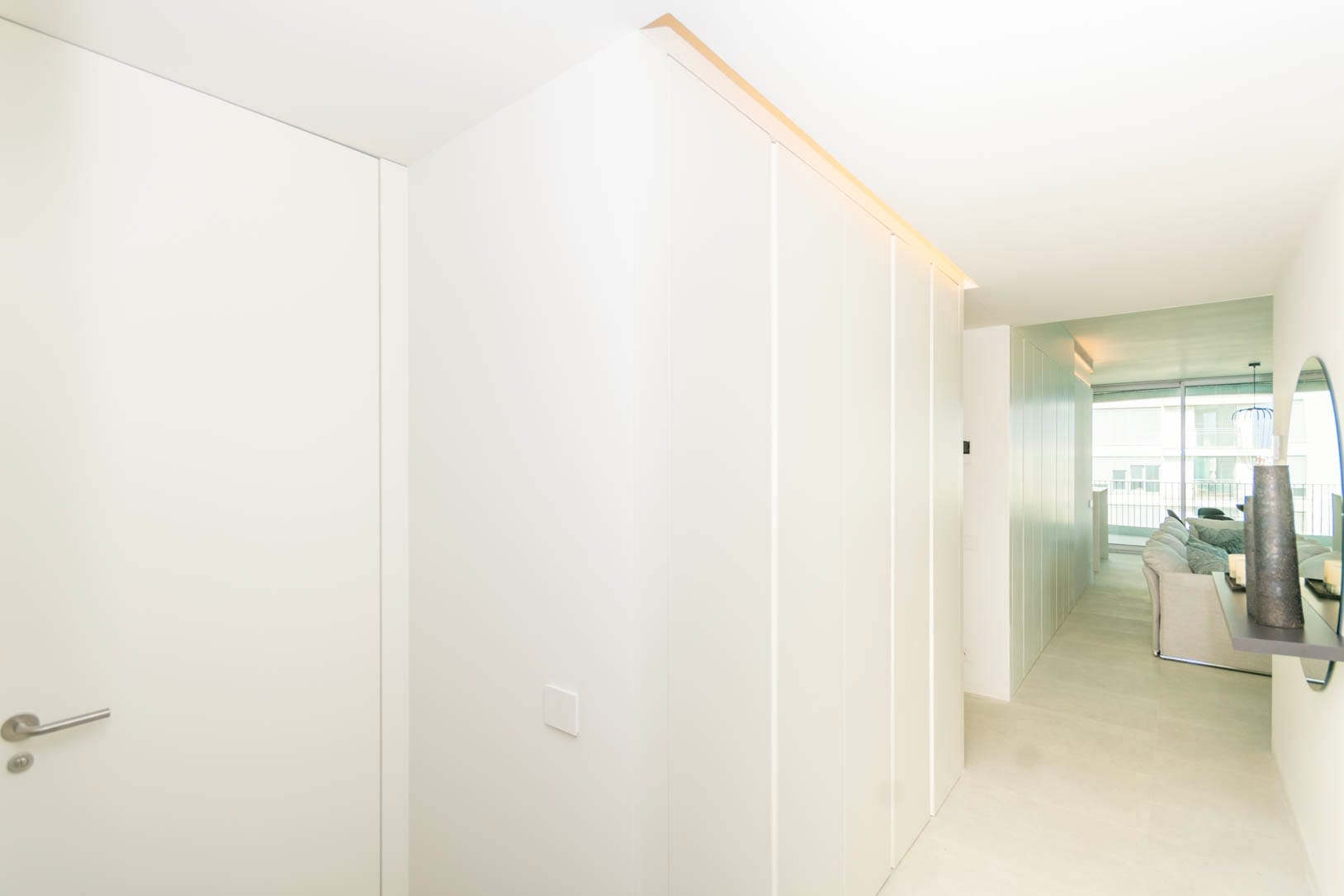 Apartamentos de lujo en primera línea de mar. Grandes espacios interiores.
