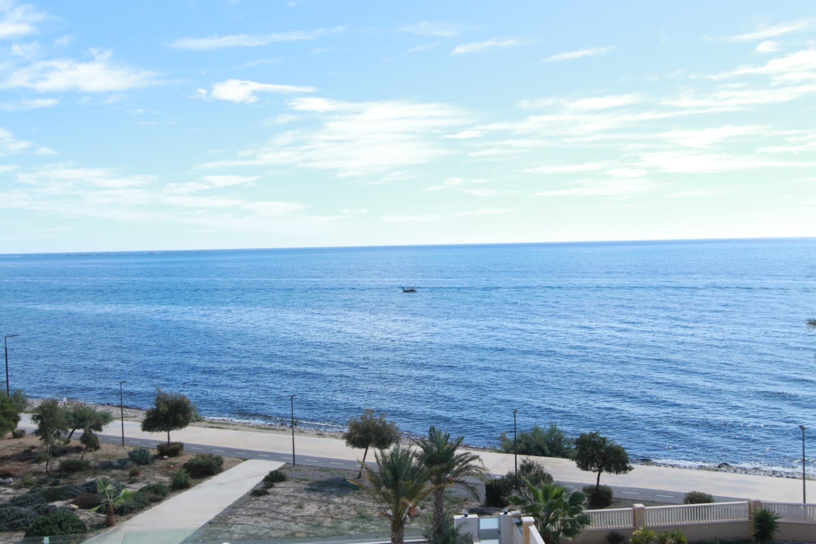 APARTAMENTO DE LUJO EN PRIMERA LÍNEA DE MAR EN VILLAJOYOSA – ALICANTE