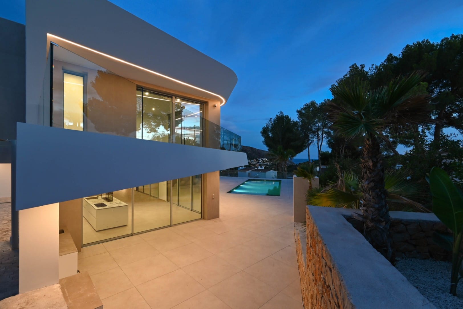 VILLA DE LUJO CON VISTAS AL MAR A POCOS MINUTOS DE LA PLAYA EL PORTET EN MORAIRA.