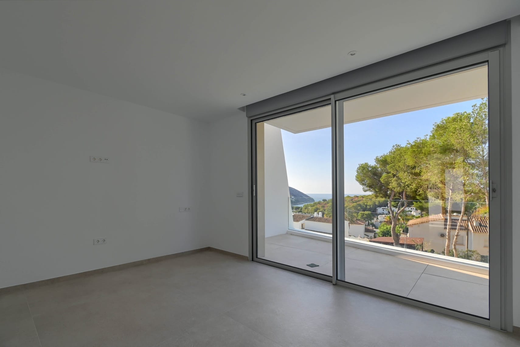 VILLA DE LUJO CON VISTAS AL MAR A POCOS MINUTOS DE LA PLAYA EL PORTET EN MORAIRA.