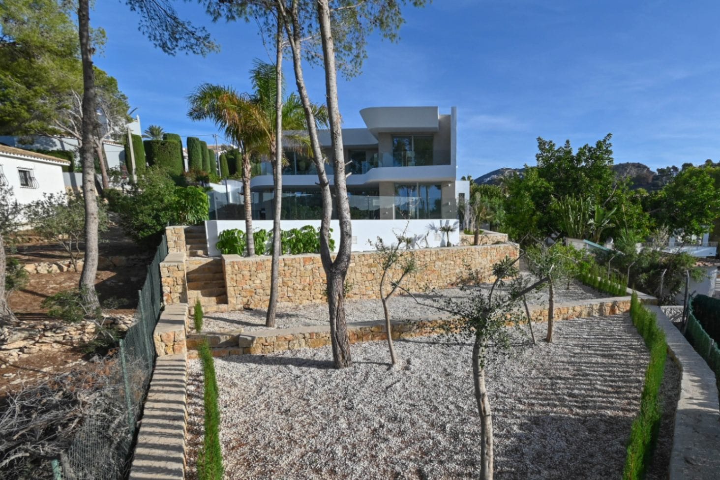 VILLA DE LUJO CON VISTAS AL MAR A POCOS MINUTOS DE LA PLAYA EL PORTET EN MORAIRA.