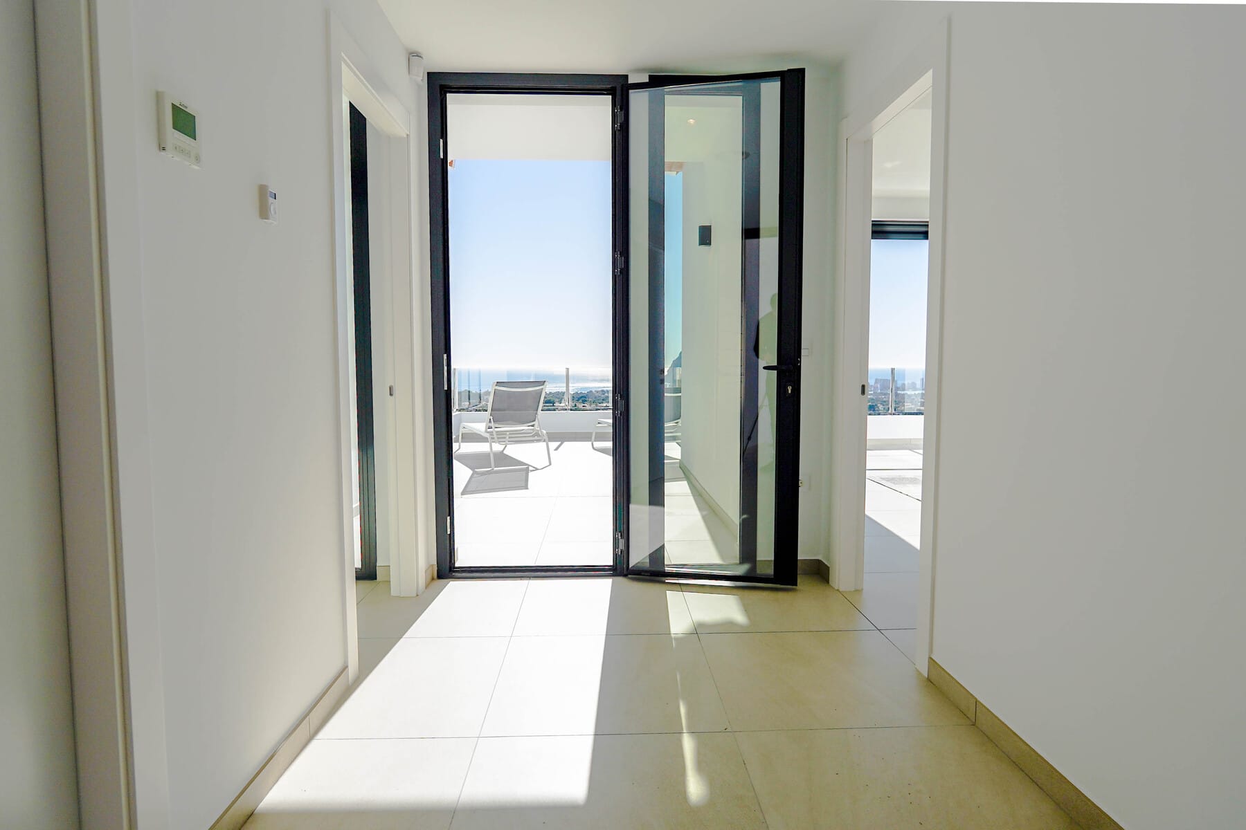 VILLA DE ESTILO MODERNO MEDITERRANEO CON VISTAS AL MAR EN CALPE | Construido y Vendido por GH Costa Blanca Real Estate