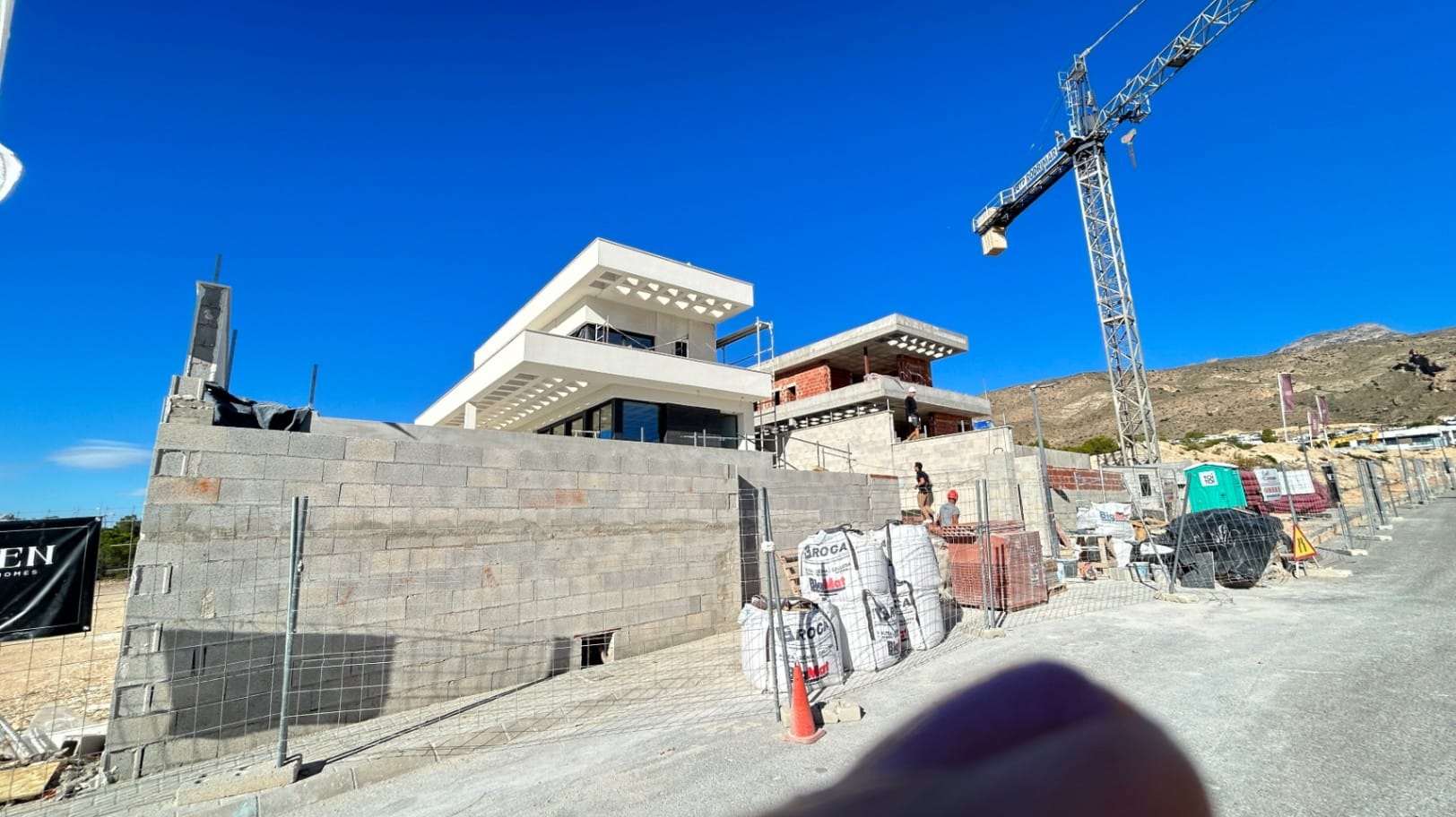 Se vende villa de lujo con vistas al mar en complejo de 12 villas independientes en Finestrat