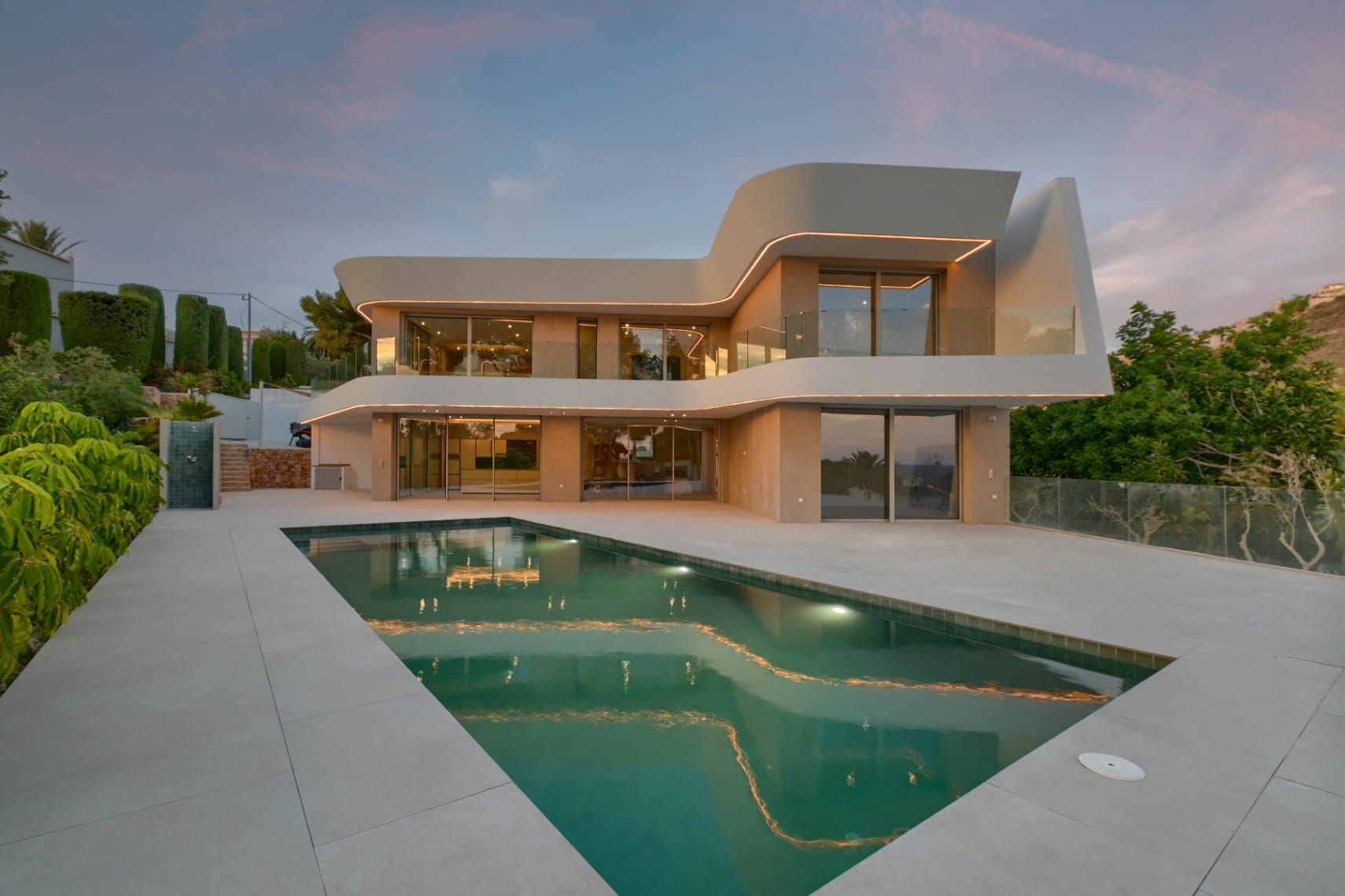 VILLA DE LUJO CON VISTAS AL MAR A POCOS MINUTOS DE LA PLAYA EL PORTET EN MORAIRA.