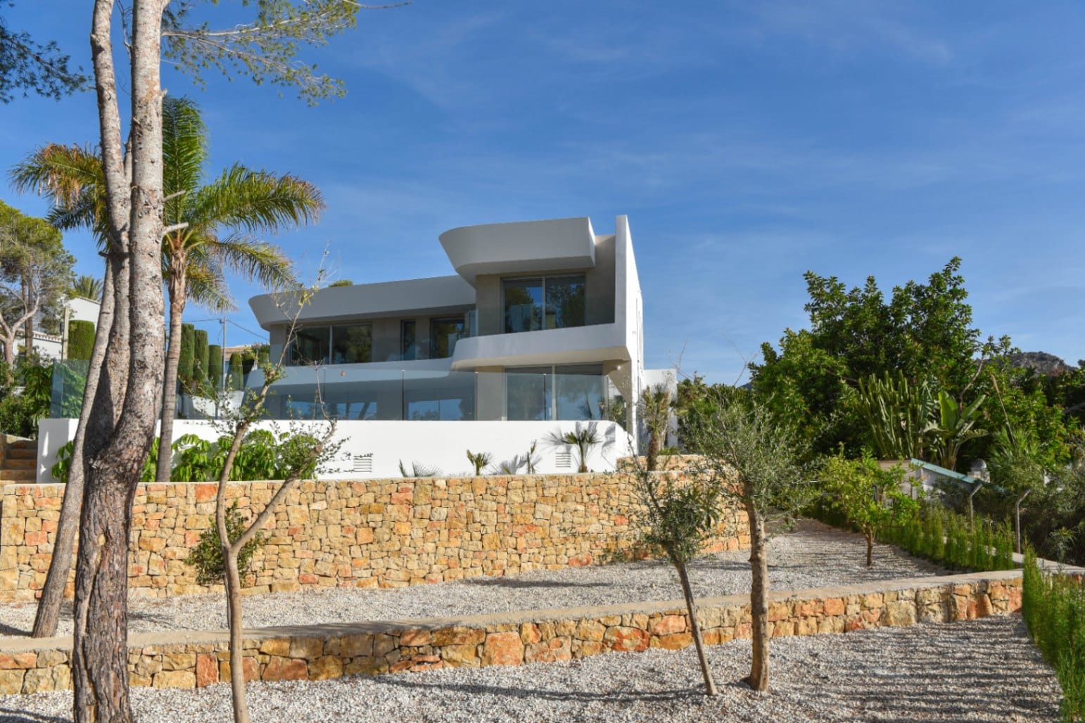 VILLA DE LUJO CON VISTAS AL MAR A POCOS MINUTOS DE LA PLAYA EL PORTET EN MORAIRA.