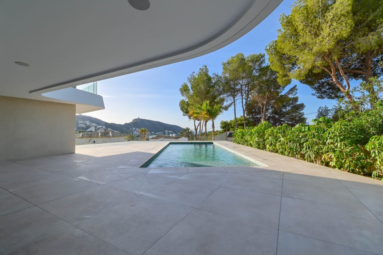 VILLA DE LUJO CON VISTAS AL MAR A POCOS MINUTOS DE LA PLAYA EL PORTET EN MORAIRA.