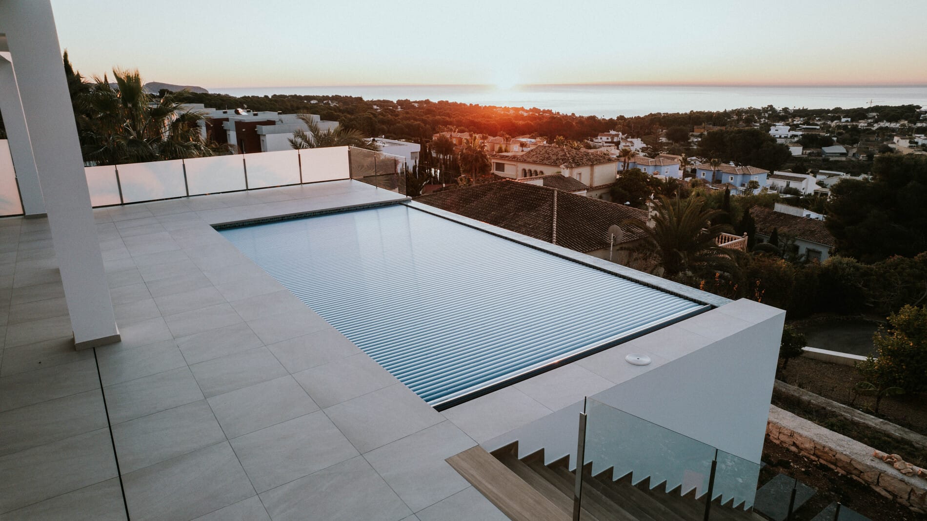 VILLA DE ESTILO MODERNO MEDITERRANEO CON VISTAS AL MAR EN CALPE | Construido y Vendido por GH Costa Blanca Real Estate