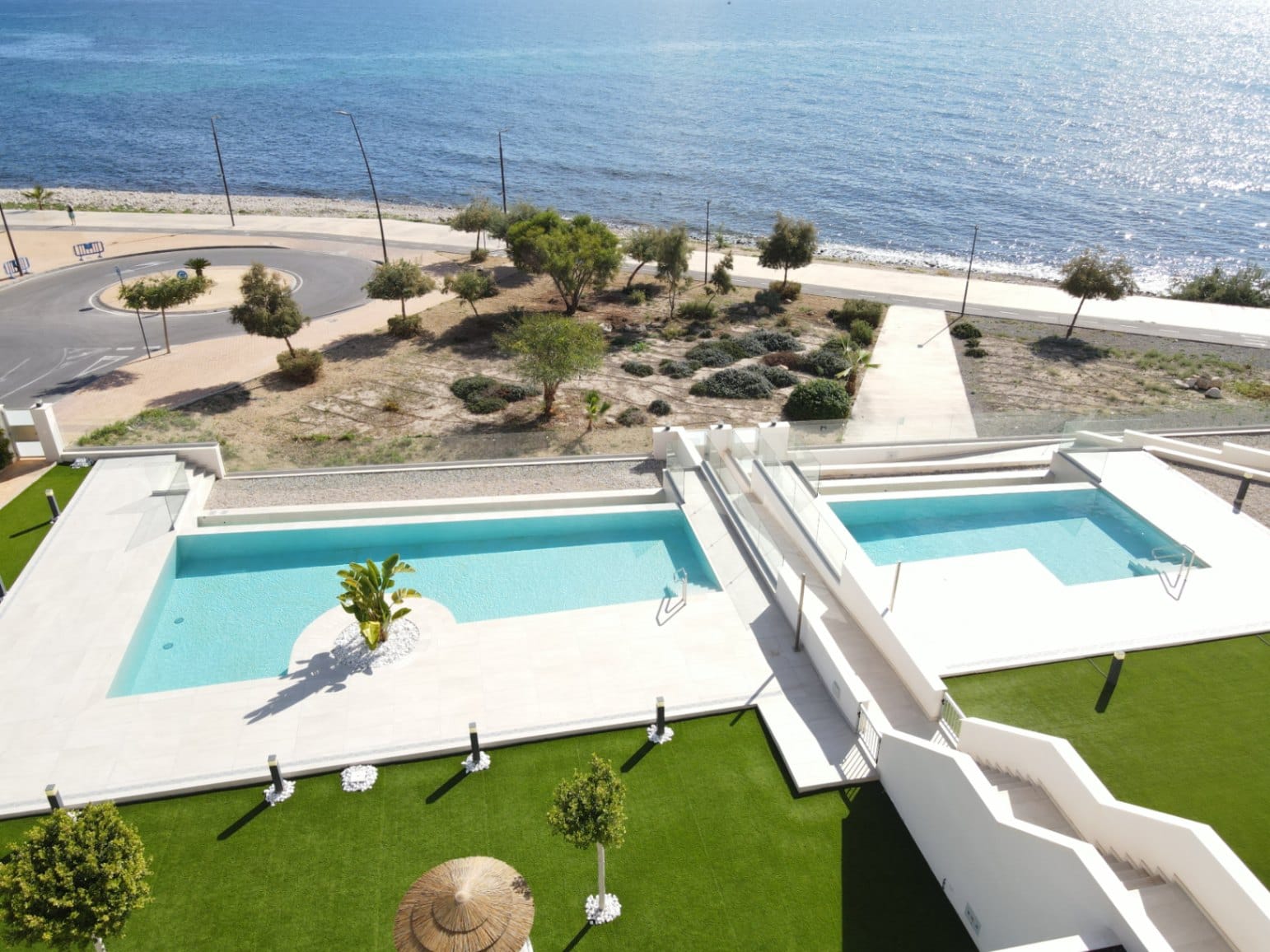 APARTAMENTO DE LUJO EN PRIMERA LÍNEA DE MAR EN VILLAJOYOSA – ALICANTE