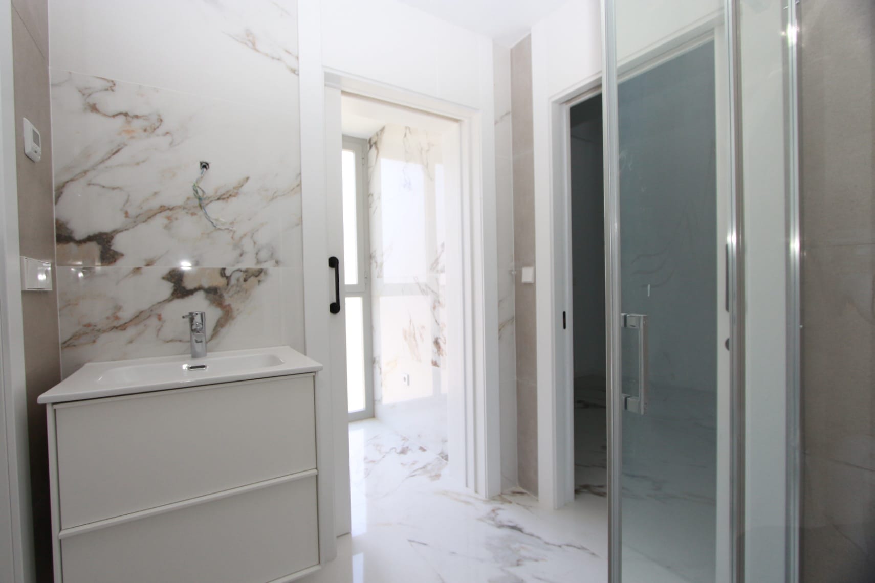 APARTAMENTO DE LUJO EN PRIMERA LÍNEA DE MAR EN VILLAJOYOSA – ALICANTE