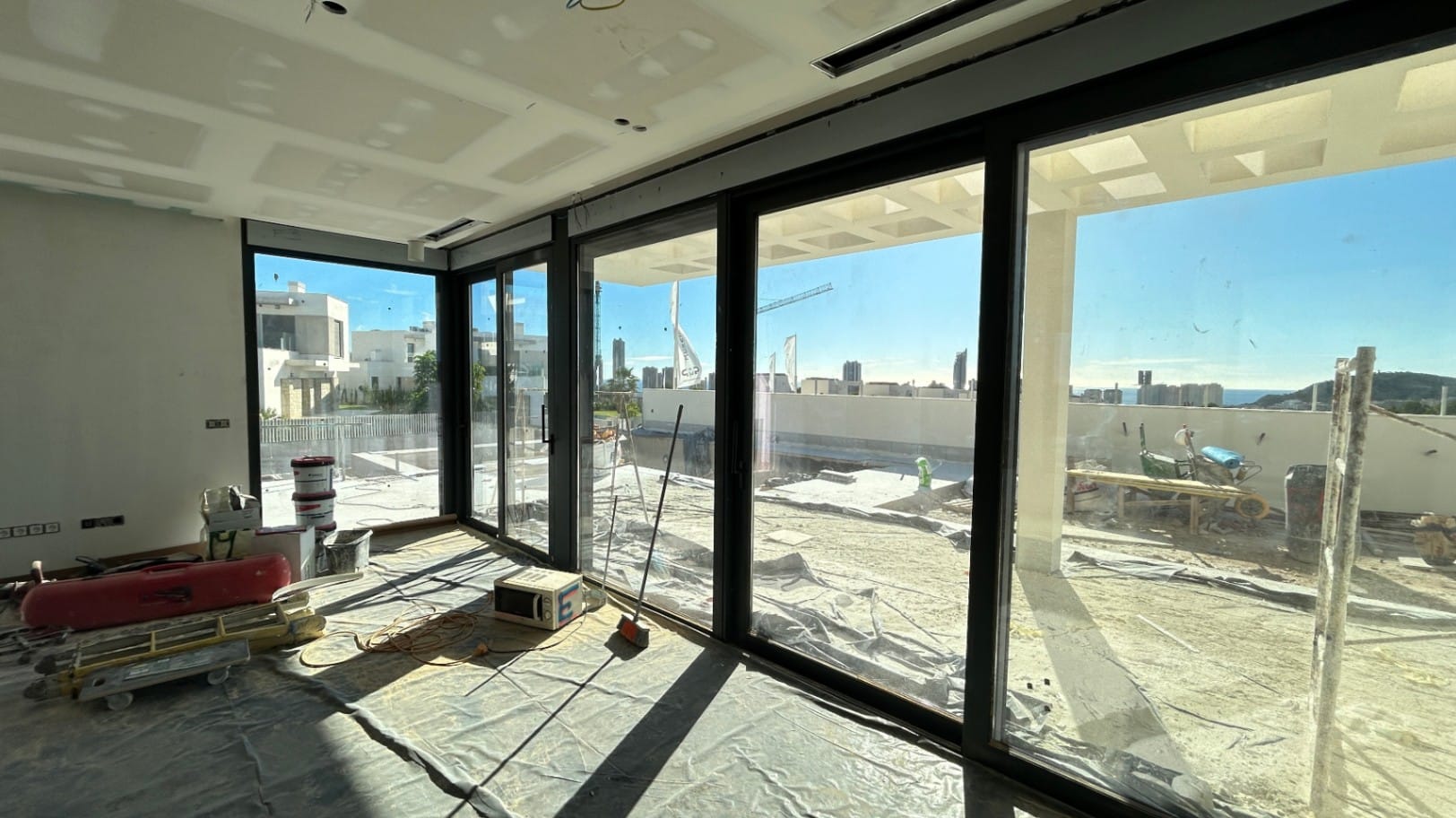 Se vende villa de lujo con vistas al mar en complejo de 12 villas independientes en Finestrat