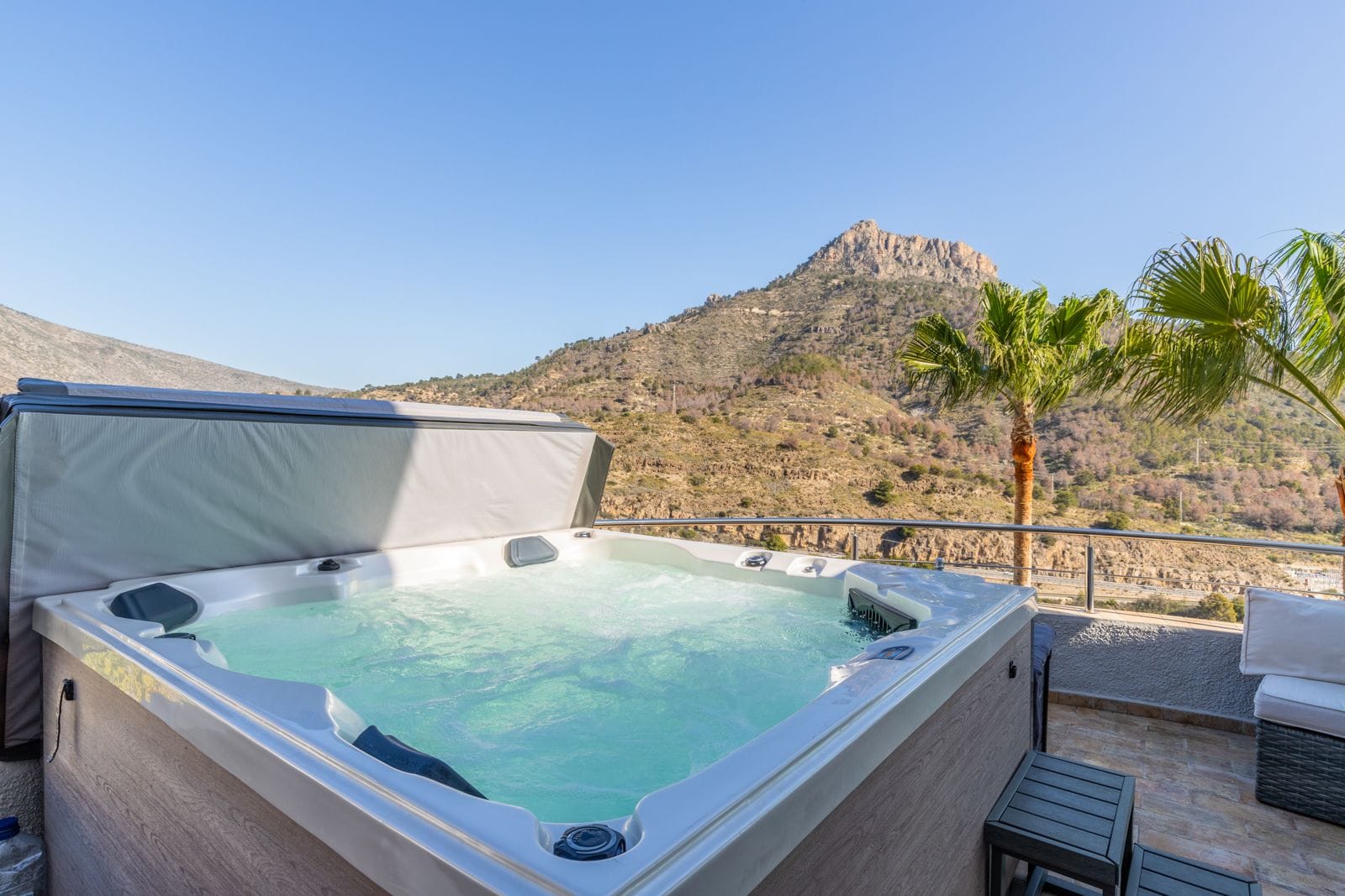 Villa moderna con vistas al mar a la venta en Calpe
