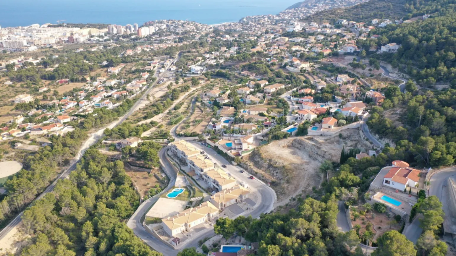 Parcela urbana con vistas panorámicas al mar en Calpe – 6.000 m²