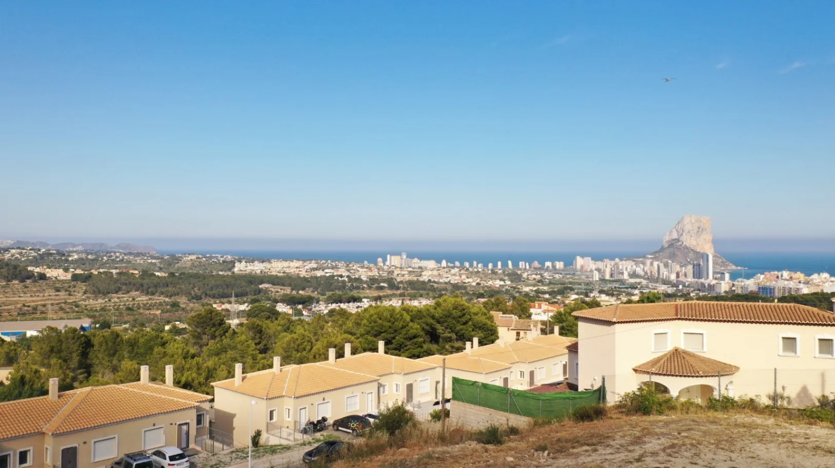 Parcela urbana con vistas panorámicas al mar en Calpe – 6.000 m²