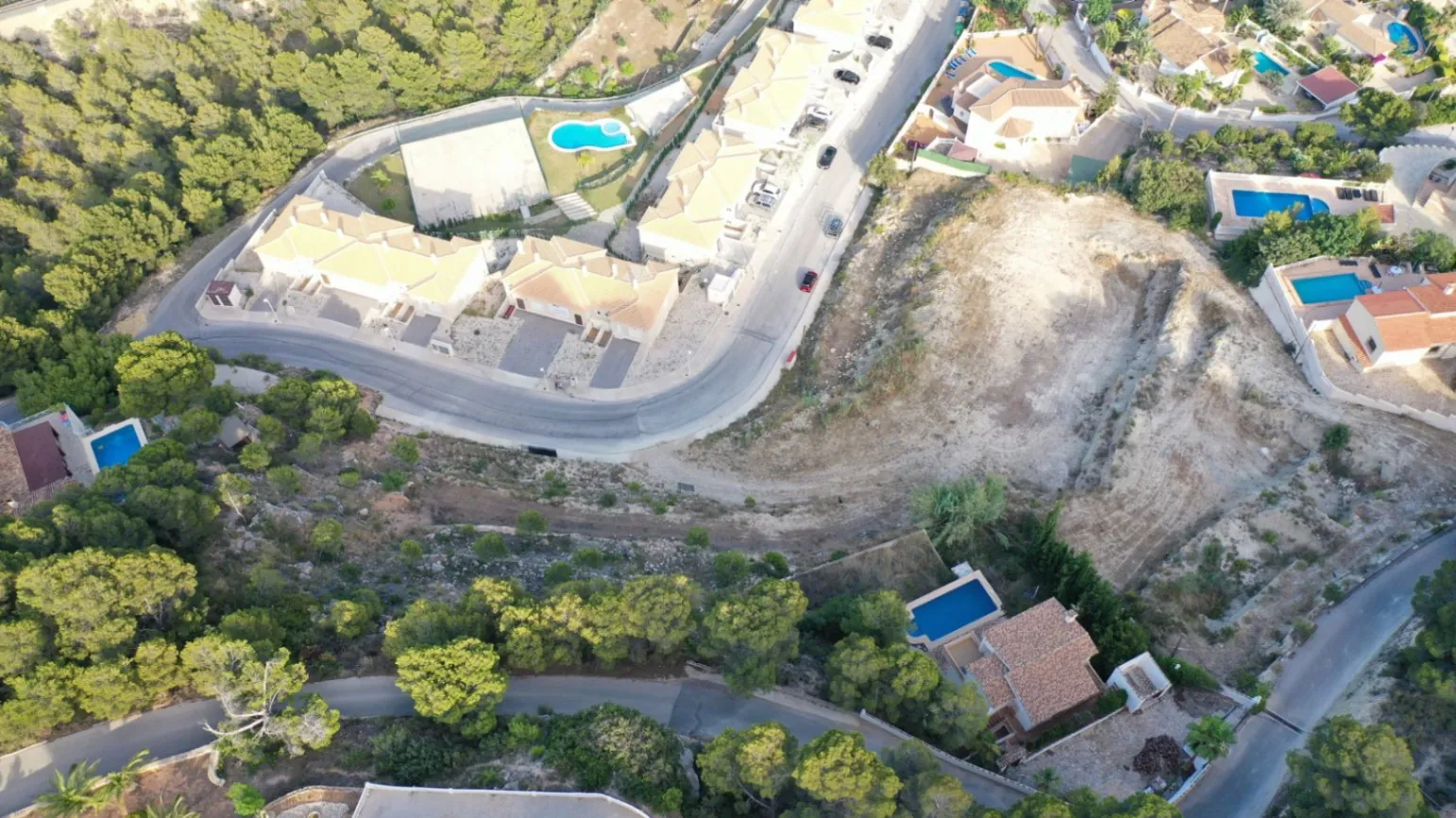 Parcela urbana con vistas panorámicas al mar en Calpe – 6.000 m²