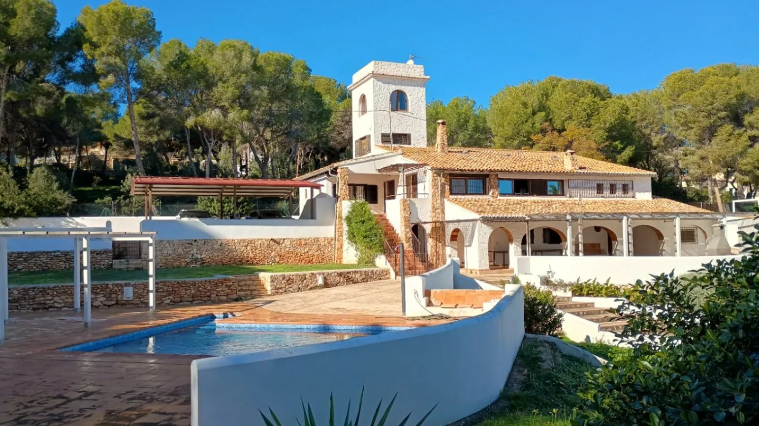 Privacidad, Mar y Naturaleza: Una Casa de Campo Mediterránea Única – Oportunidad de Inversión