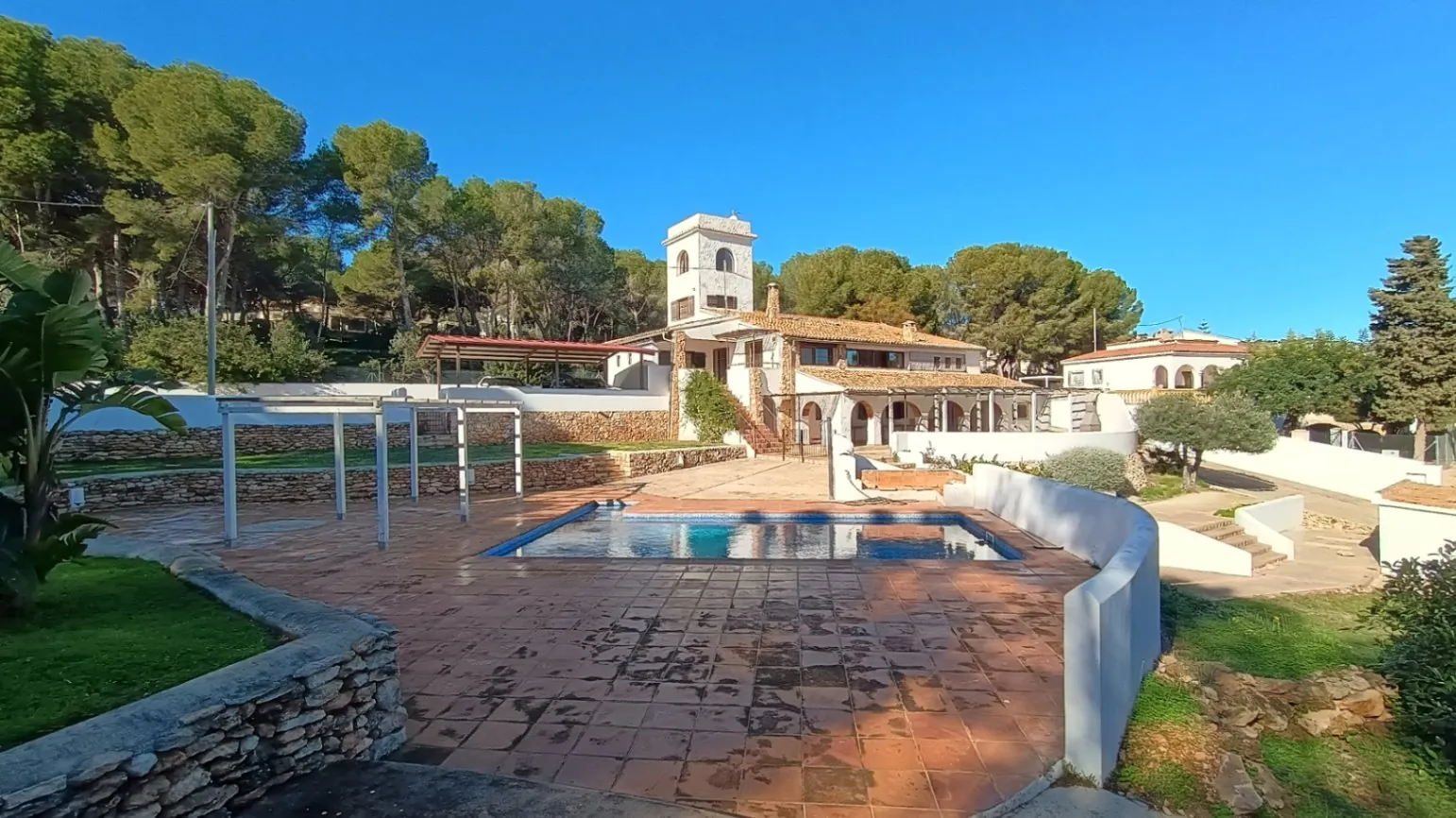 Privacidad, Mar y Naturaleza: Una Casa de Campo Mediterránea Única – Oportunidad de Inversión
