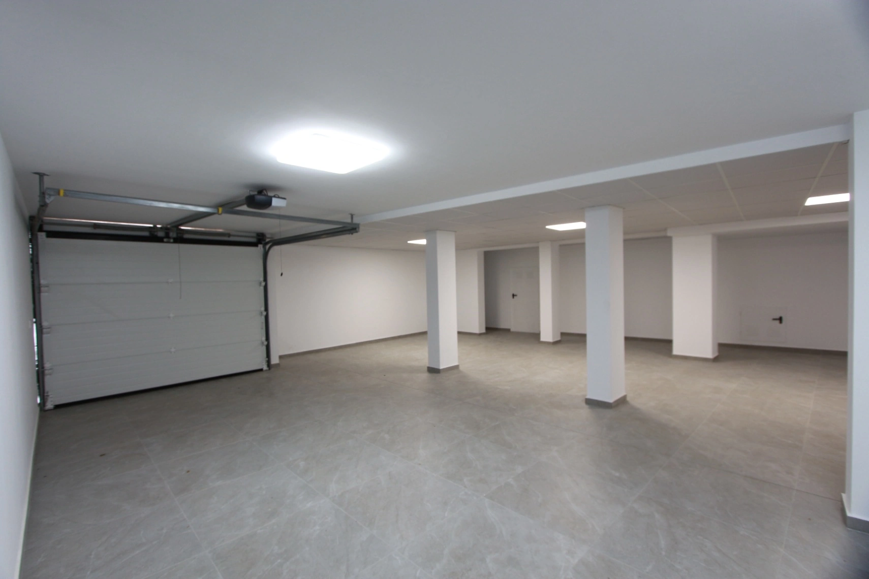 Villa en venta en Moraira con 3 dormitorios, amplio garaje y piscina privada