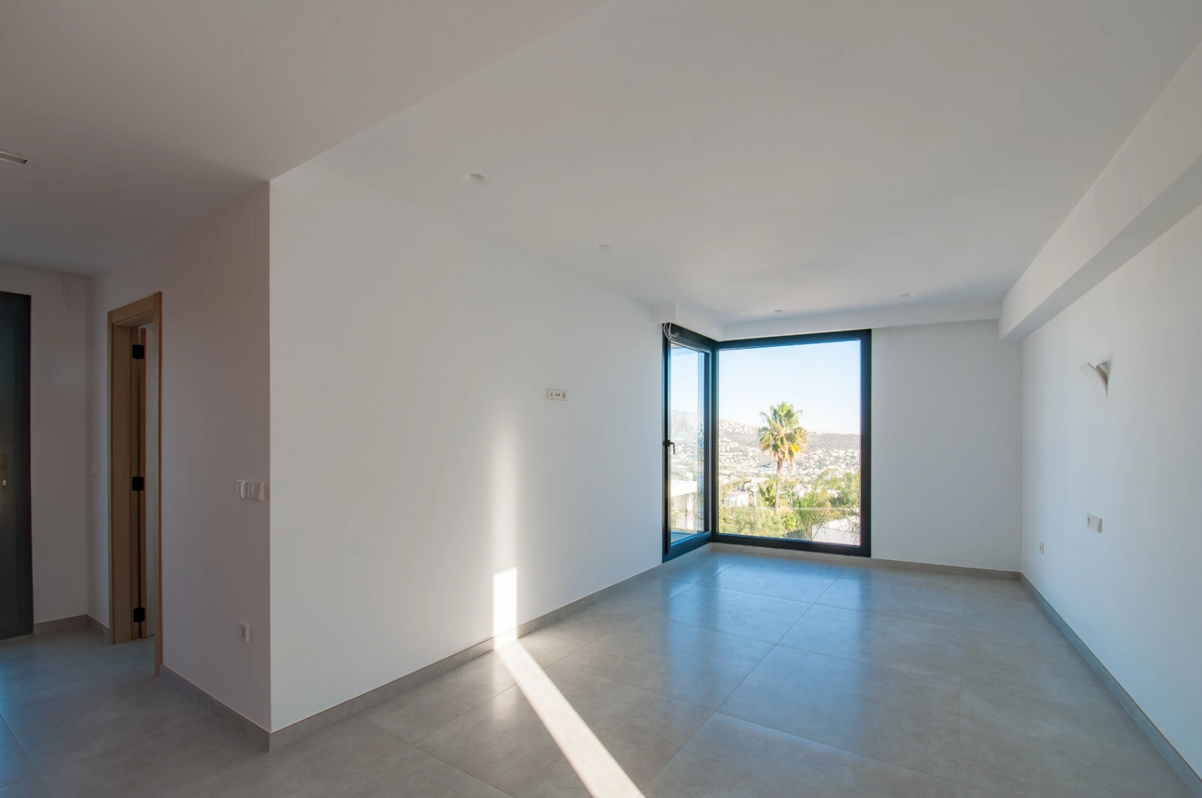 Villa en venta en Moraira con 3 dormitorios, amplio garaje y piscina privada