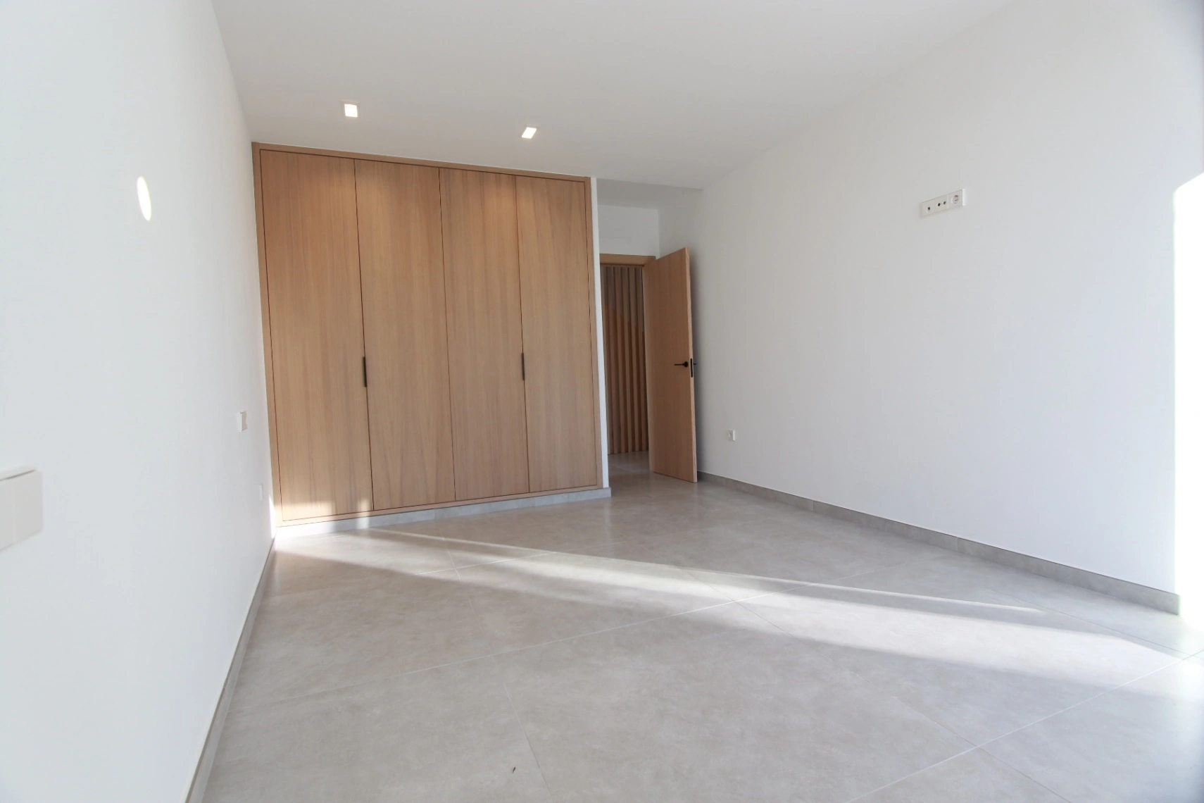 Villa en venta en Moraira con 3 dormitorios, amplio garaje y piscina privada