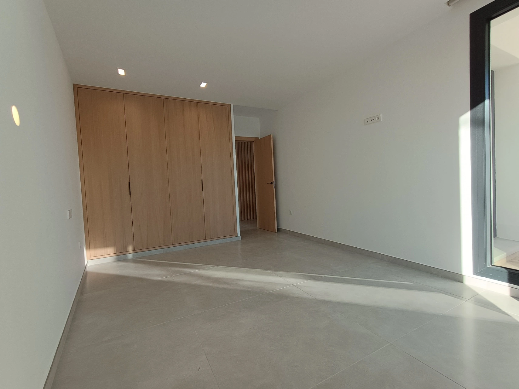 Villa en venta en Moraira con 3 dormitorios, amplio garaje y piscina privada