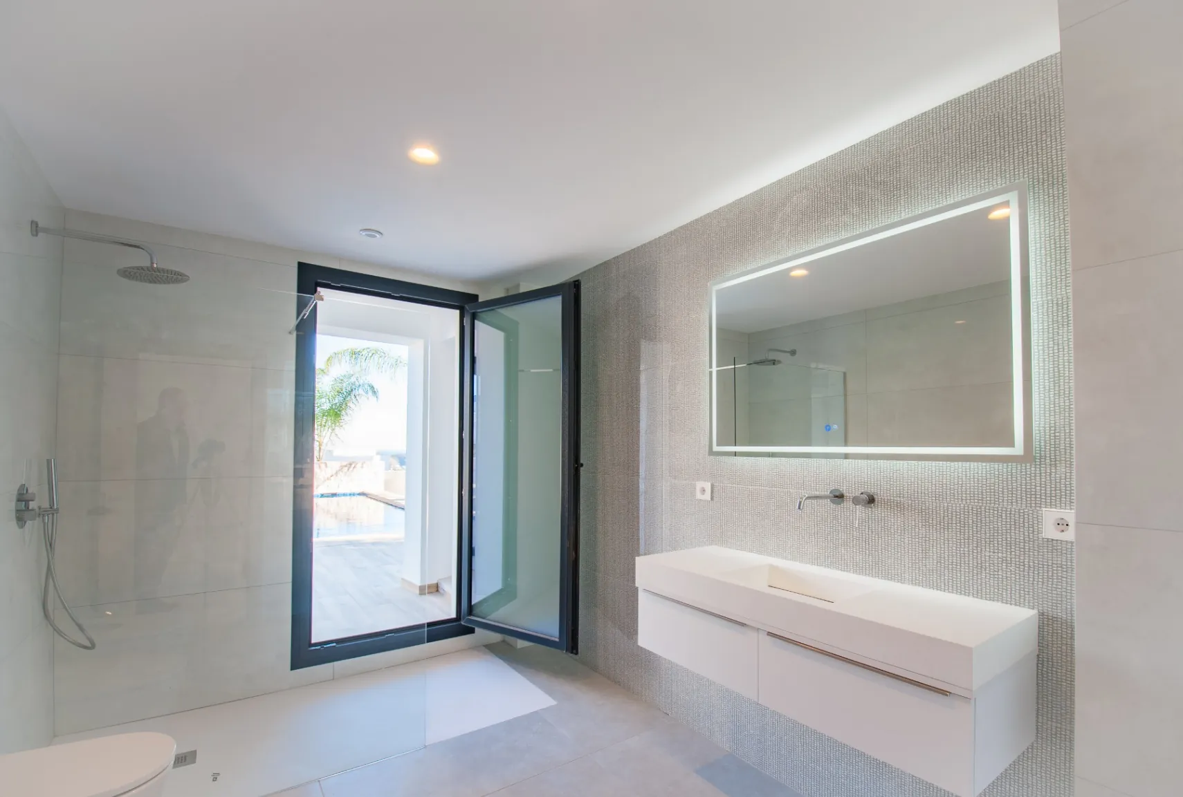 Villa en venta en Moraira con 3 dormitorios, amplio garaje y piscina privada