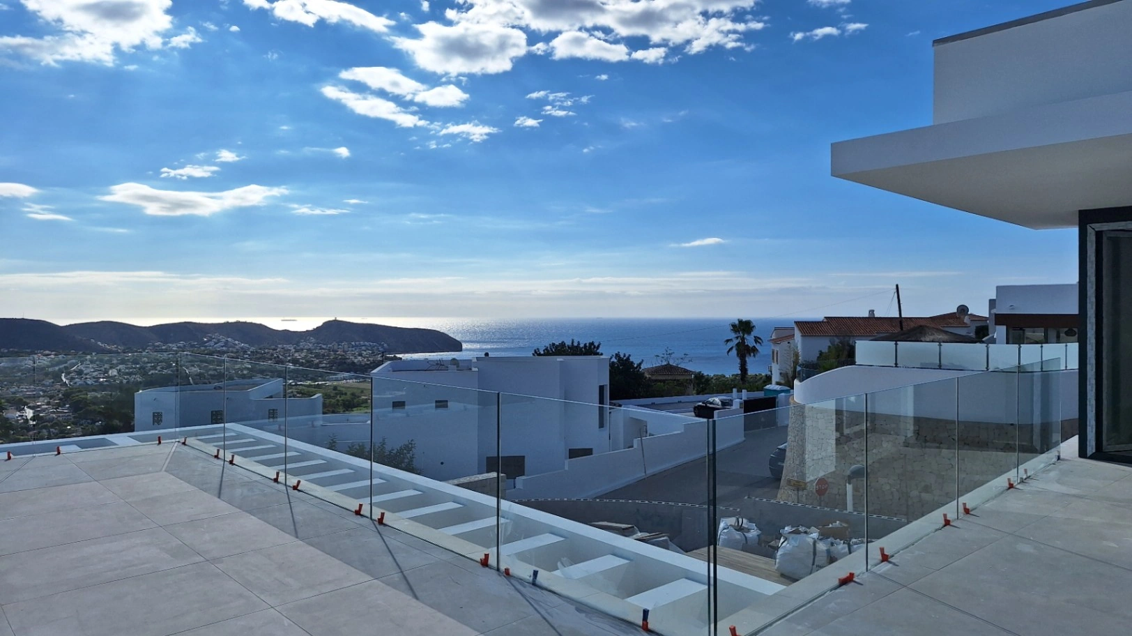 Villa en venta en Moraira con 3 dormitorios, amplio garaje y piscina privada