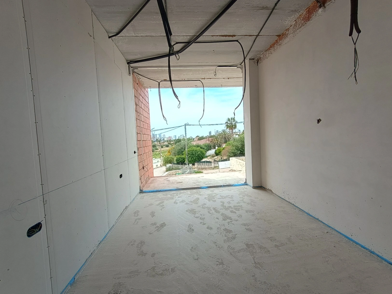 VILLA DE LUJO EN CONSTRUCCIÓN EN CALPE, A SOLO 1 KM DE LA PLAYA Y SERVICIOS