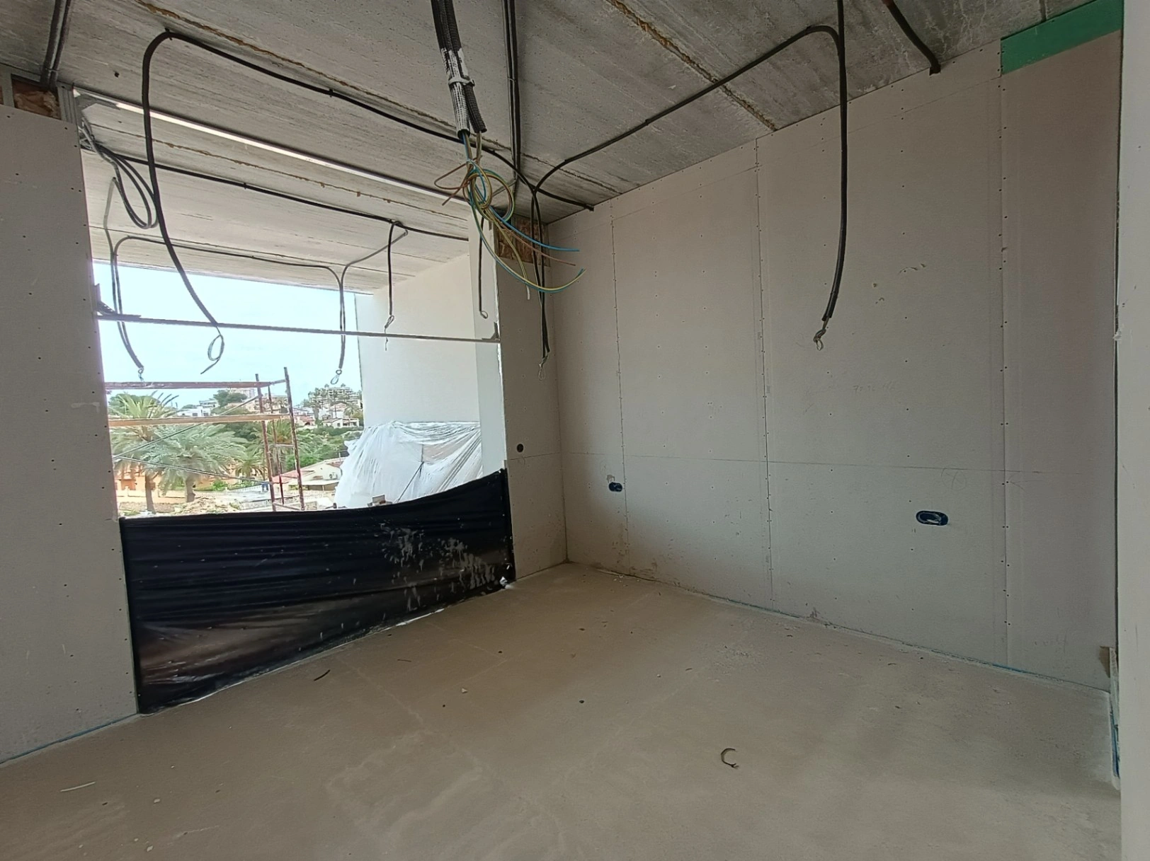 VILLA EXCLUSIVA EN CONSTRUCCIÓN EN CALPE, A SOLO 1 KM DE LA PLAYA Y SERVICIOS