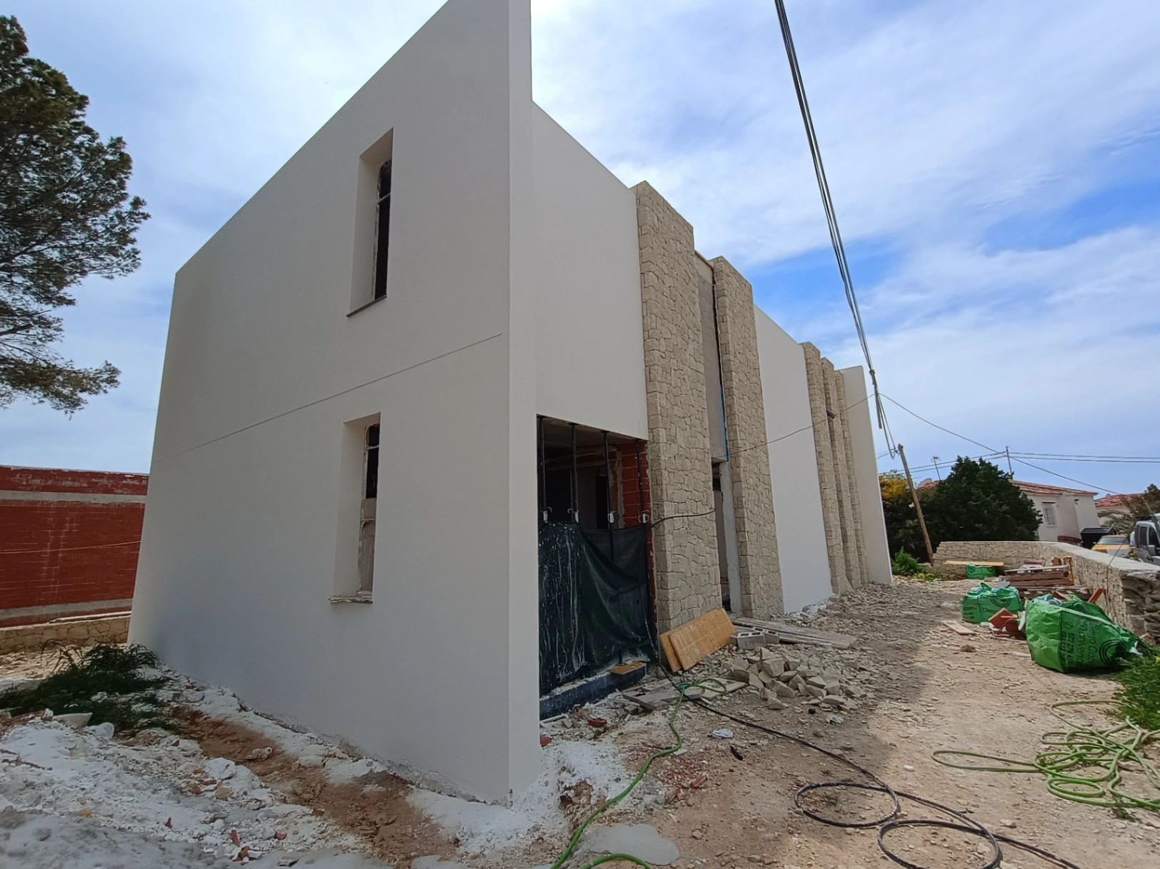 VILLA EXCLUSIVA EN CONSTRUCCIÓN EN CALPE, A SOLO 1 KM DE LA PLAYA Y SERVICIOS