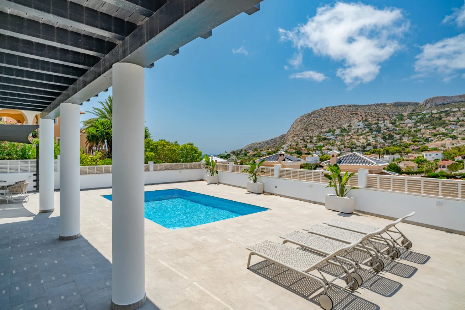 VILLA MEDITERRÁNEA RENOVADA CON VISTAS AL MAR EN CALPE – LISTA PARA ENTRAR A VIVIR