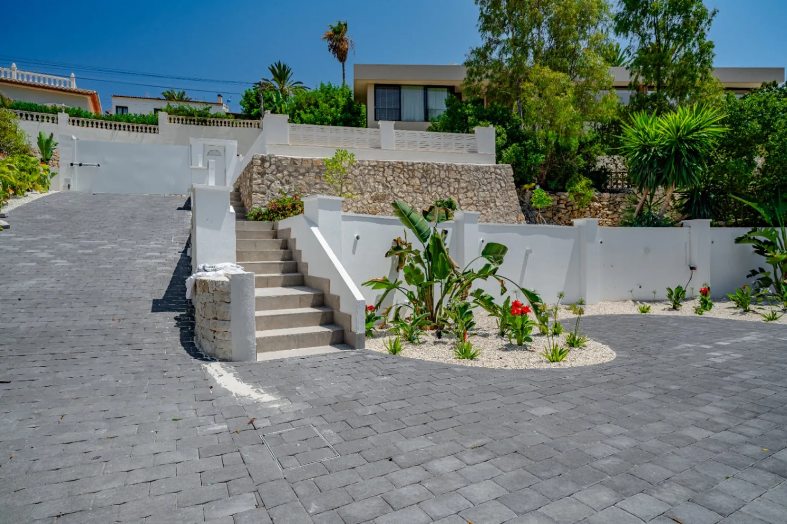 VILLA MEDITERRÁNEA RENOVADA CON VISTAS AL MAR EN CALPE – LISTA PARA ENTRAR A VIVIR