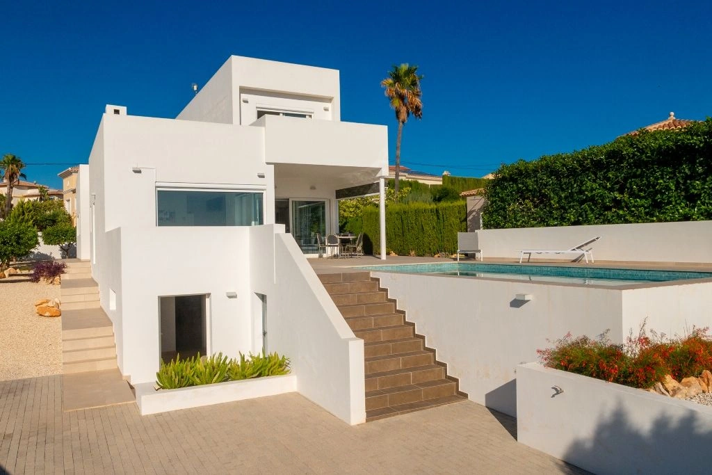 Villa premium en Calpe: arquitectura moderna, vistas al mar y lujo