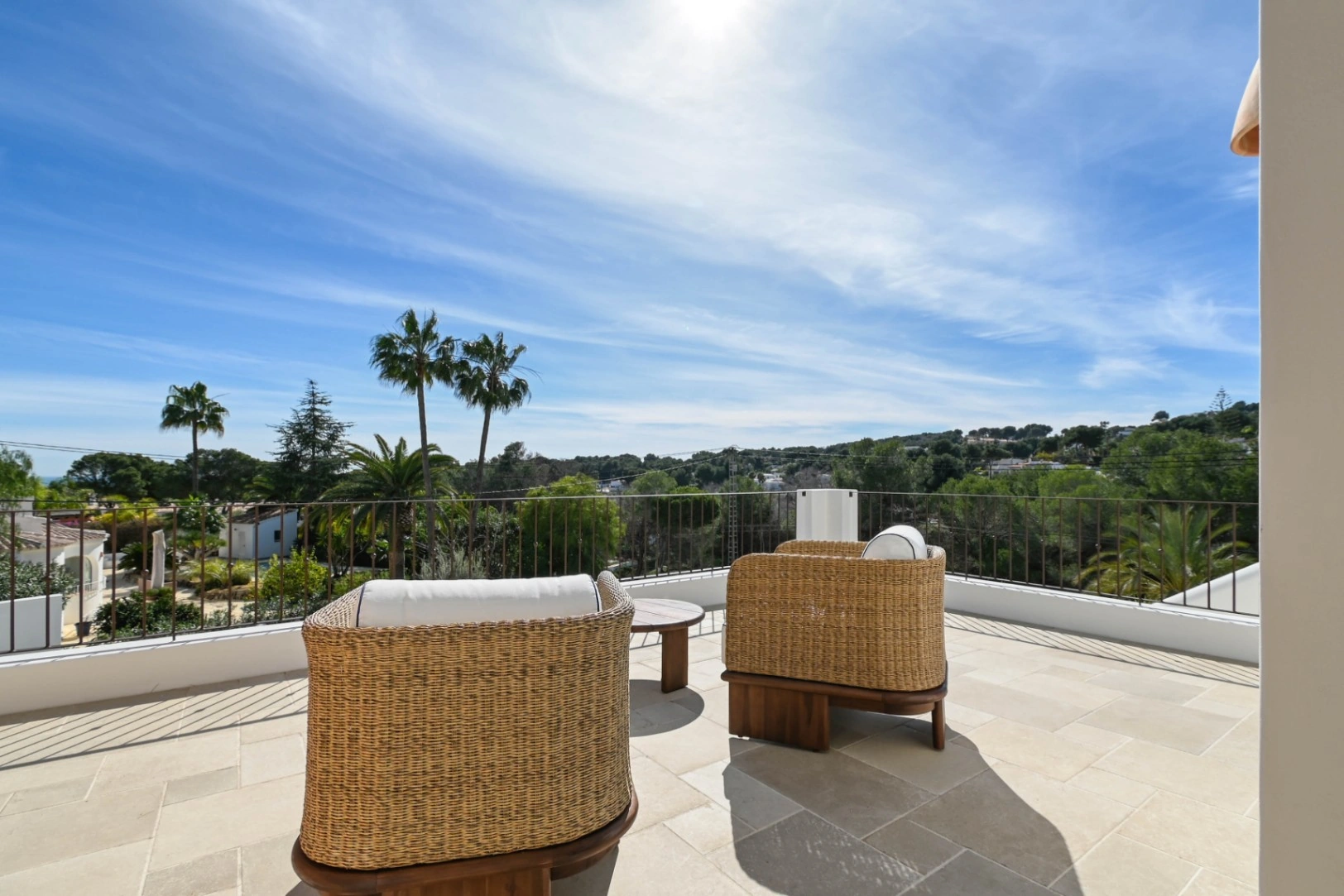 Villa de Obra Nueva de Alta Gama con Características Premium en Ubicación Privilegiada en Moraira
