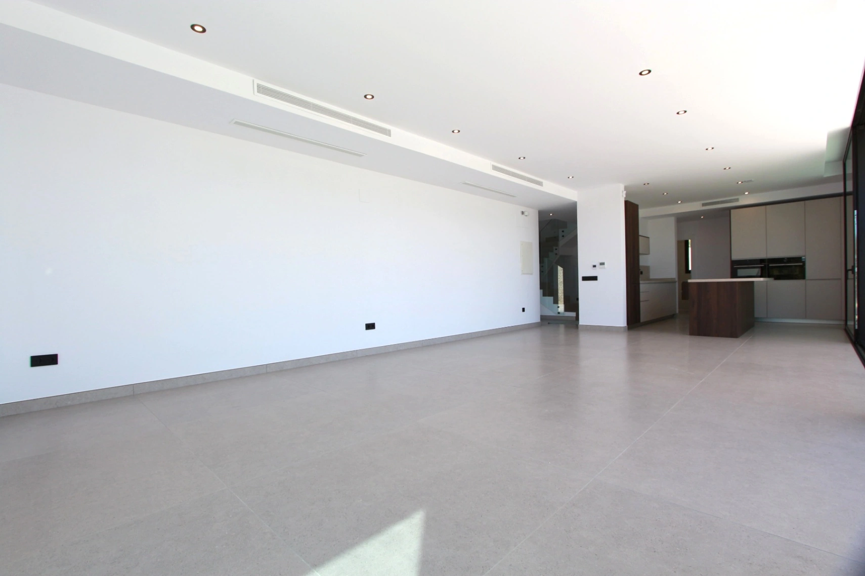 EXCLUSIVA VILLA MODERNA EN CALPE: DISEÑO LUXURY, MÁXIMA PRIVACIDAD Y VISTAS HACIA LA MONTAÑA.