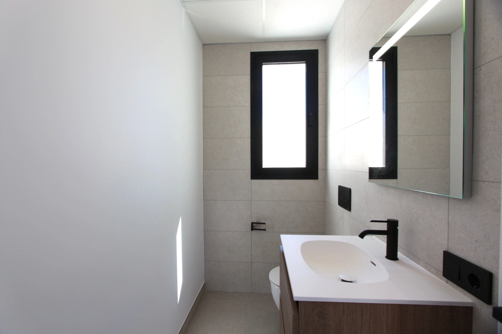 EXCLUSIVA VILLA MODERNA EN CALPE: DISEÑO LUXURY, MÁXIMA PRIVACIDAD Y VISTAS HACIA LA MONTAÑA.