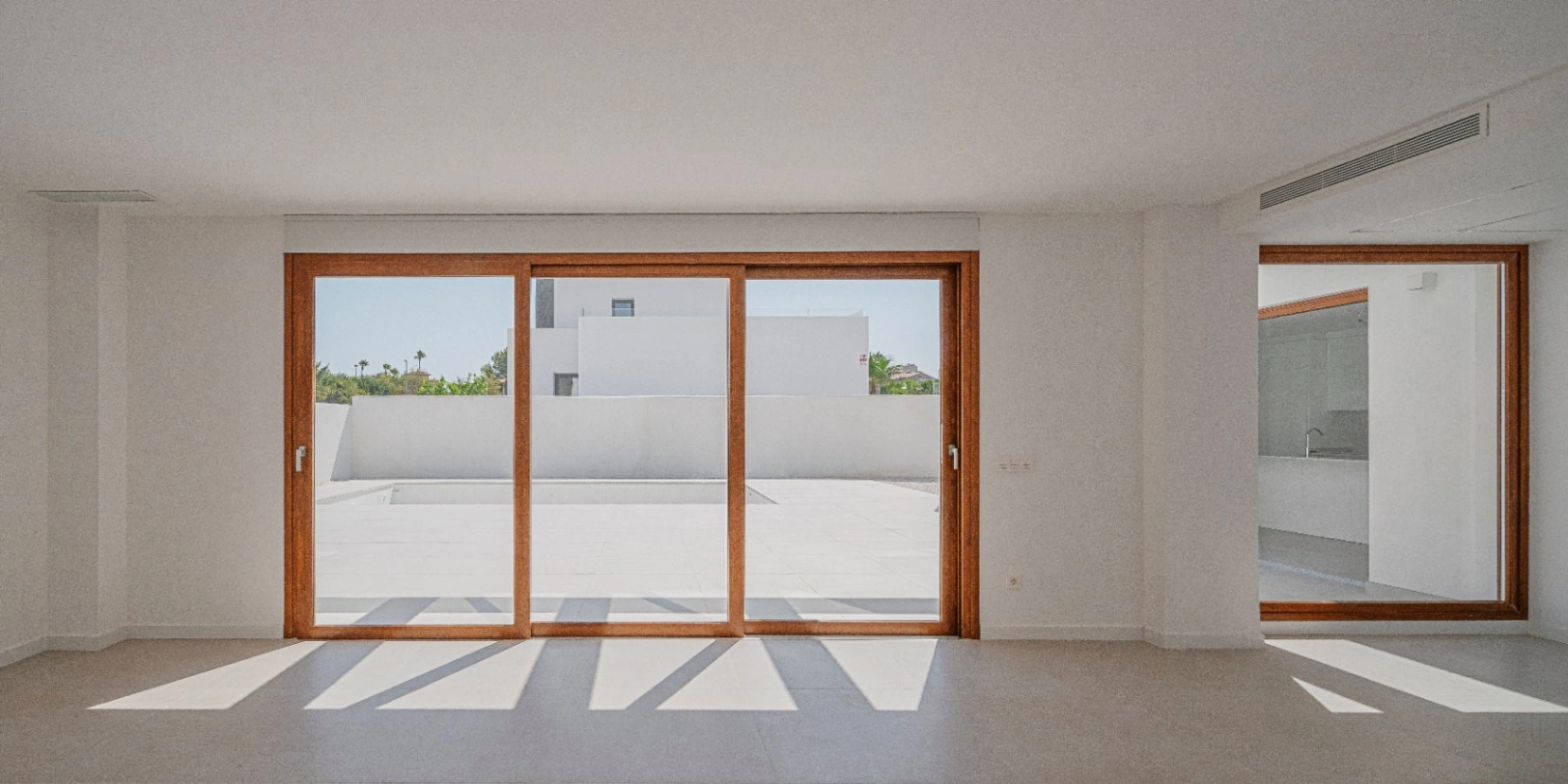 VILLA MODERNA DE 4 DORMITORIOS, CAMINANDO HASTA LA PLAYA DEL ARENAL, CALPE