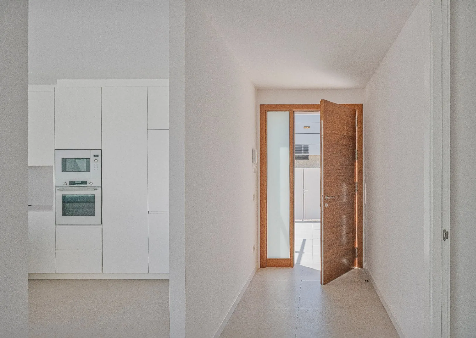 VILLA MODERNA DE 4 DORMITORIOS, CAMINANDO HASTA LA PLAYA DEL ARENAL, CALPE