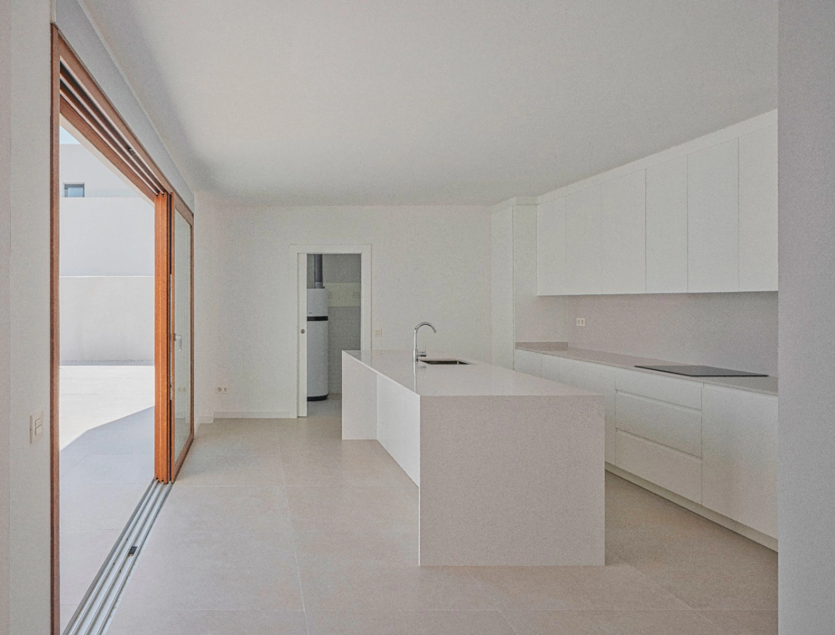 VILLA MODERNA DE 4 DORMITORIOS, CAMINANDO HASTA LA PLAYA DEL ARENAL, CALPE