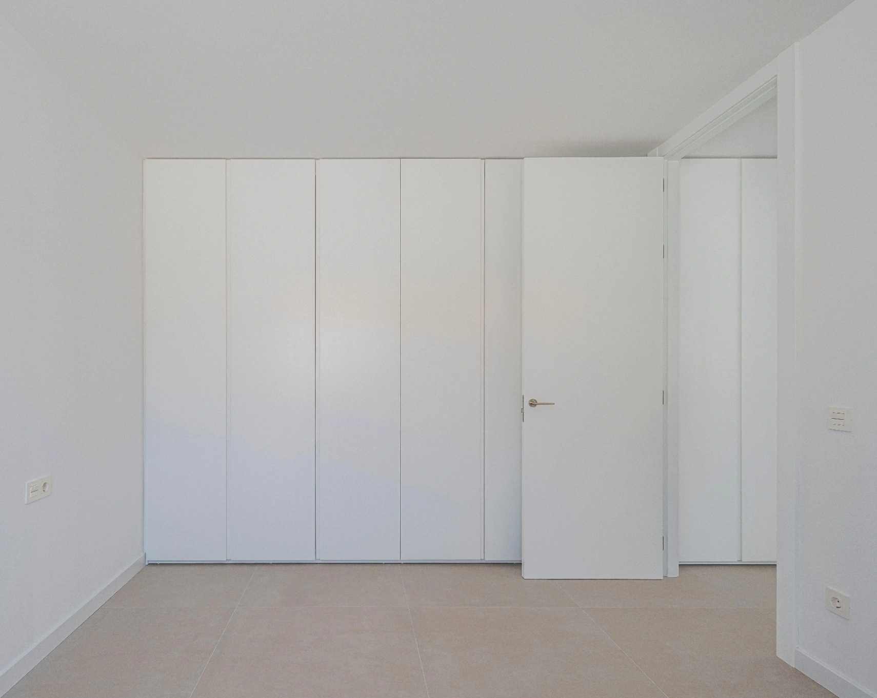 VILLA MODERNA DE 4 DORMITORIOS, CAMINANDO HASTA LA PLAYA DEL ARENAL, CALPE
