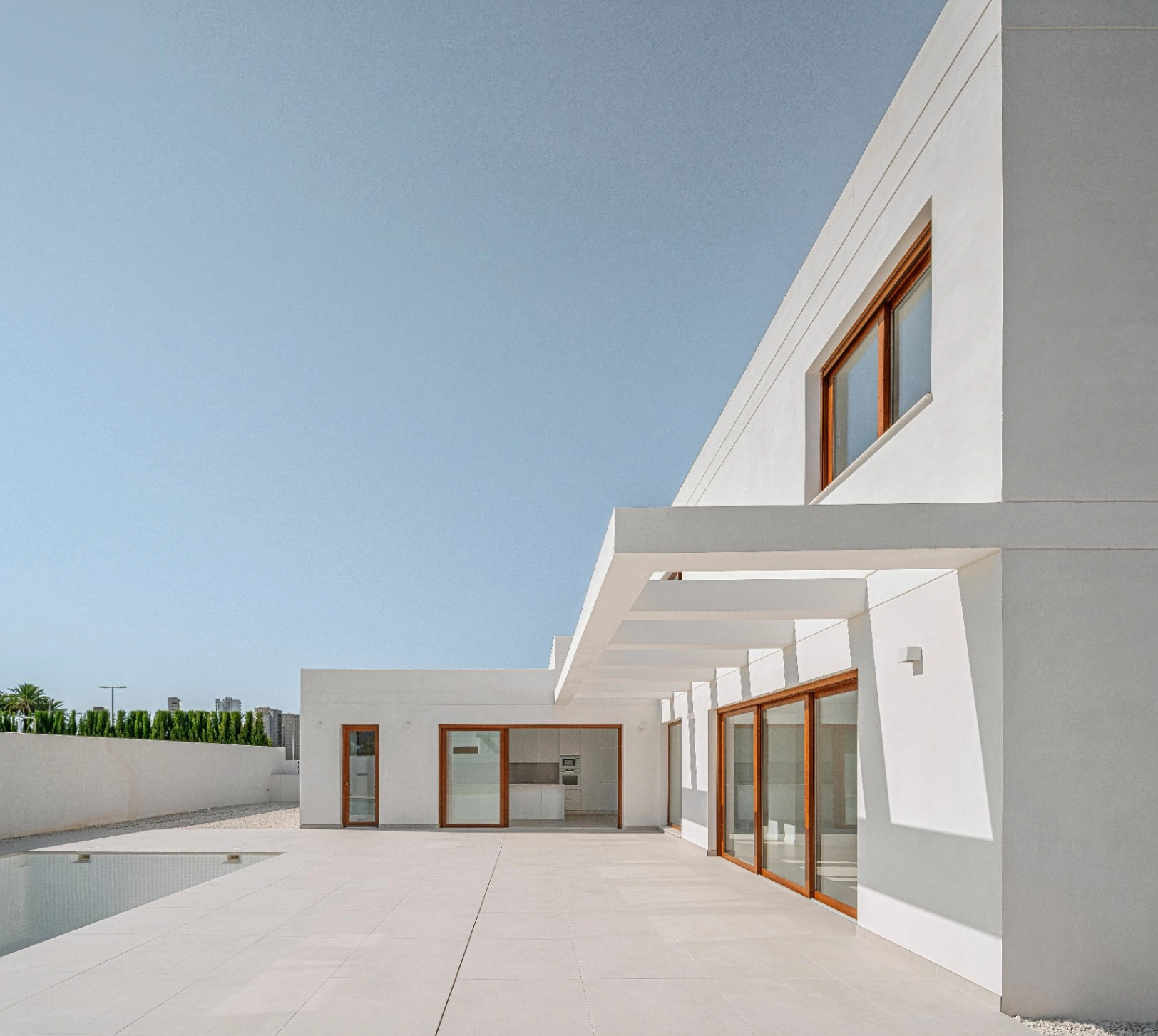 VILLA MODERNA DE 4 DORMITORIOS, CAMINANDO HASTA LA PLAYA DEL ARENAL, CALPE