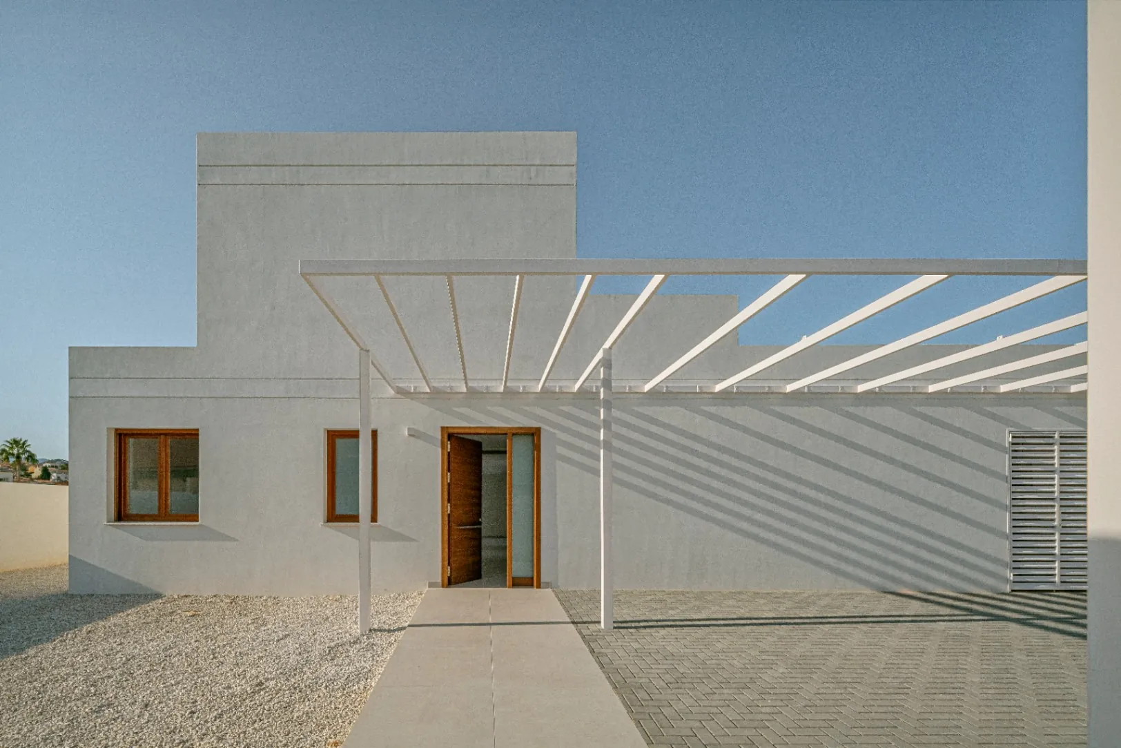 VILLA MODERNA DE 4 DORMITORIOS, CAMINANDO HASTA LA PLAYA DEL ARENAL, CALPE